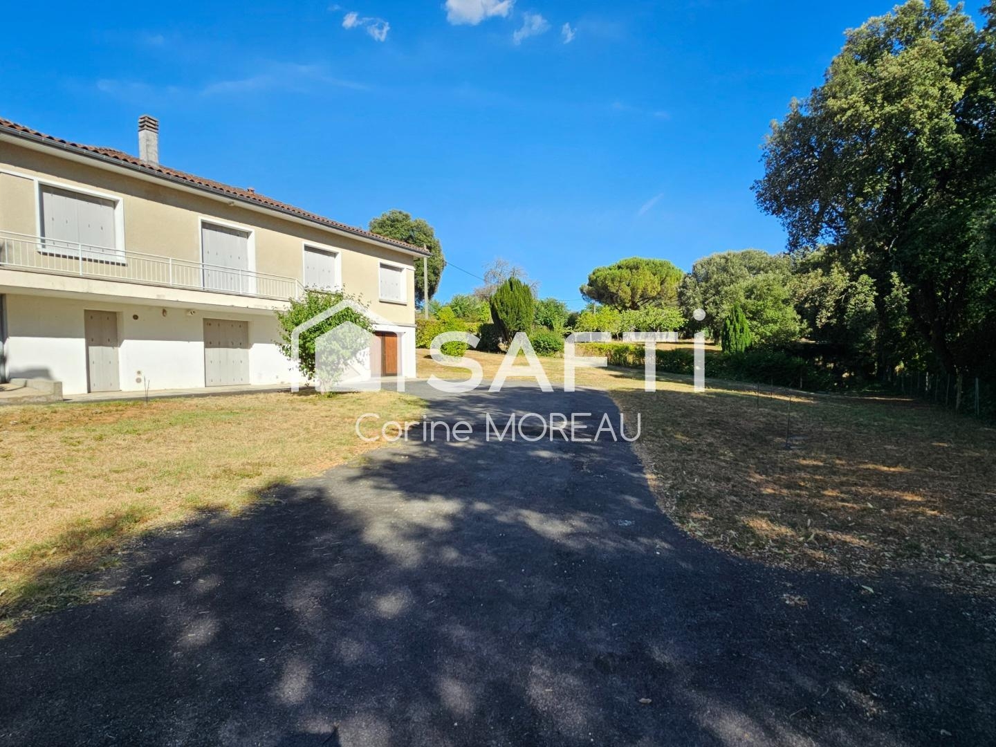 Maison à vendre - 6 pièces - 150m2 - Puymoyen (16400)