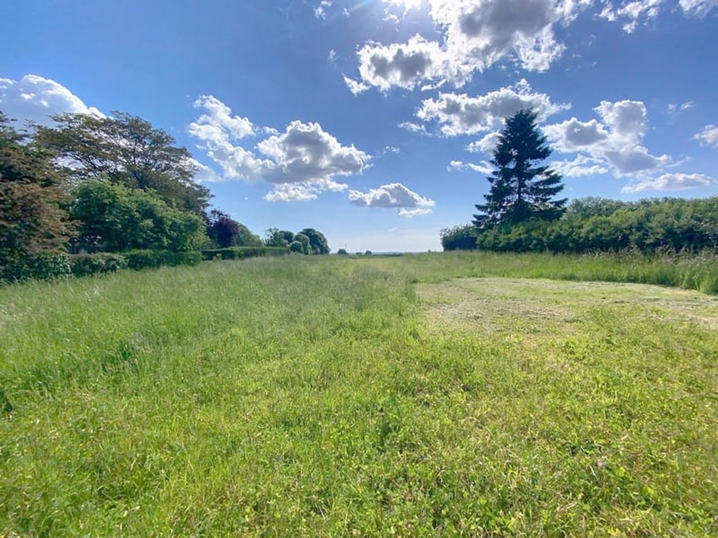 ESTREES-LES-CRECY, Terrain a bâtir de 1361m2