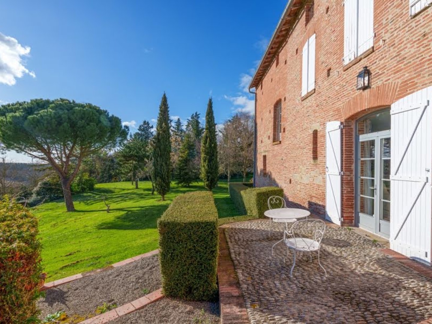 Maison 9 pièces 330 m²