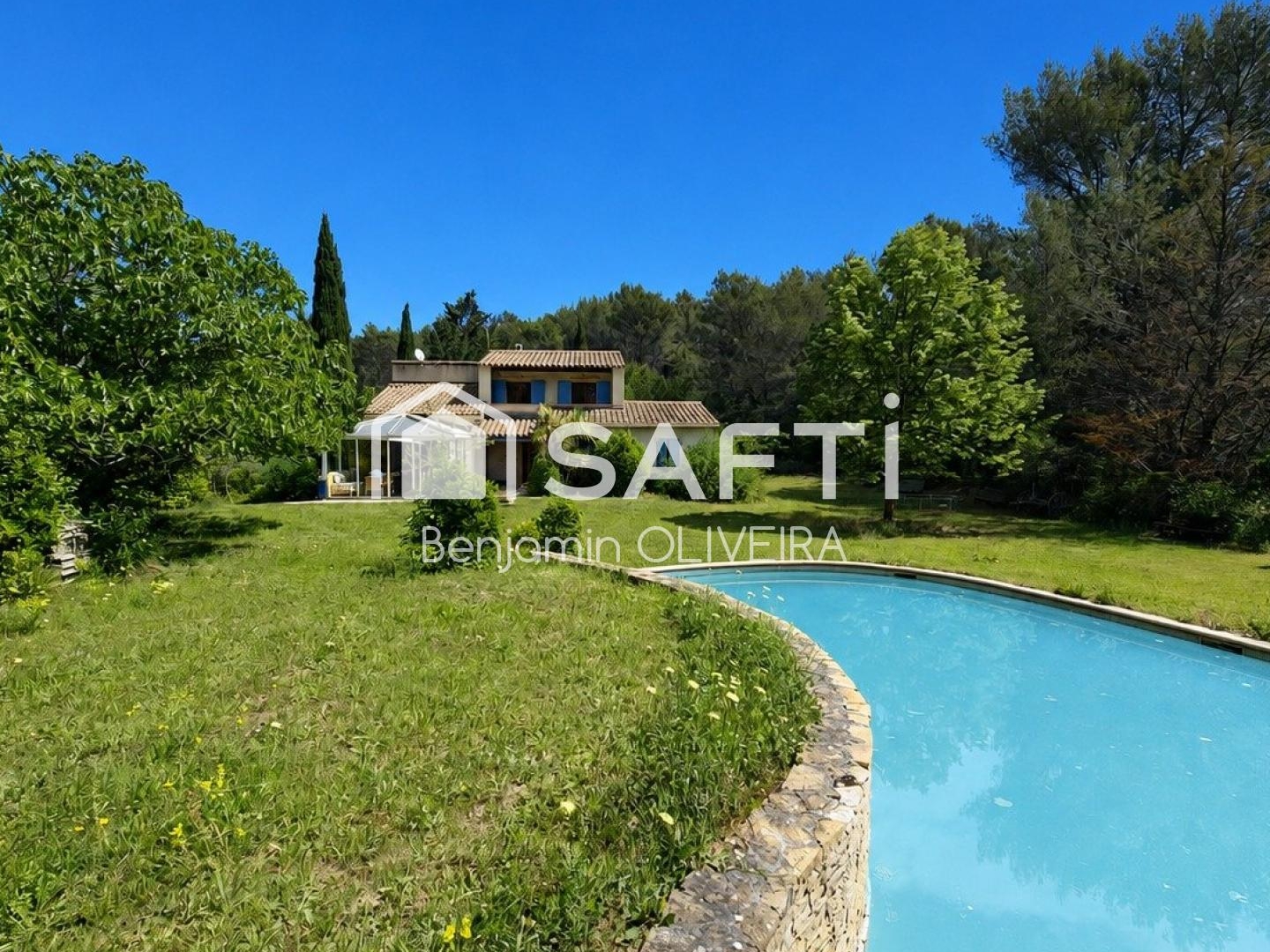 Propriété avec 2 hectares, piscine et oliveraie