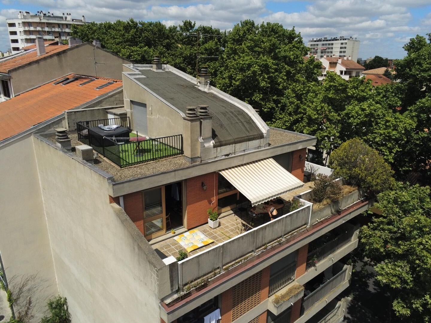 Apt T4 en Duplex de 100 m2 + Terrasses + Garage et Cave