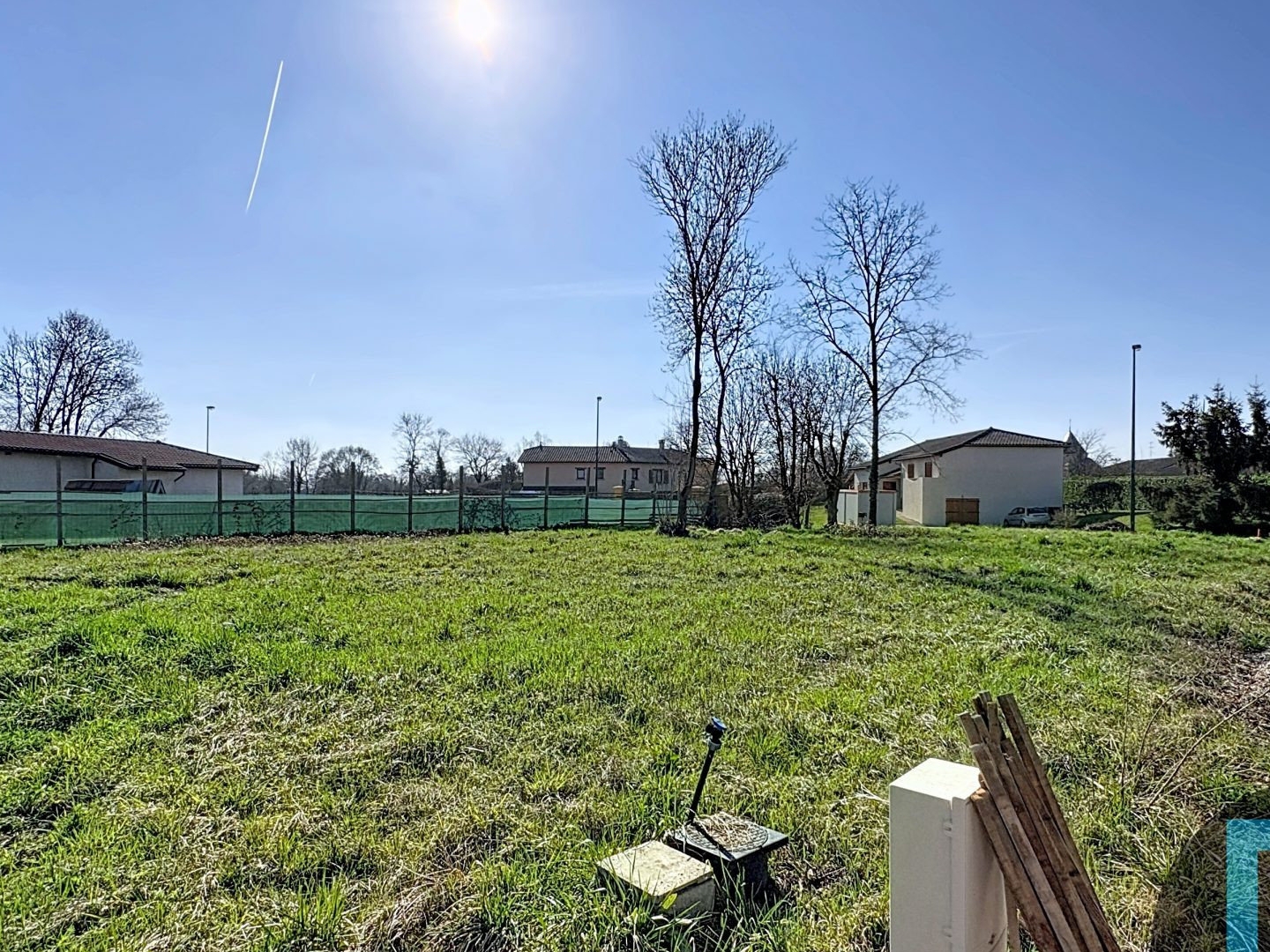 PERREX - TERRAIN A BATIR 899 M²