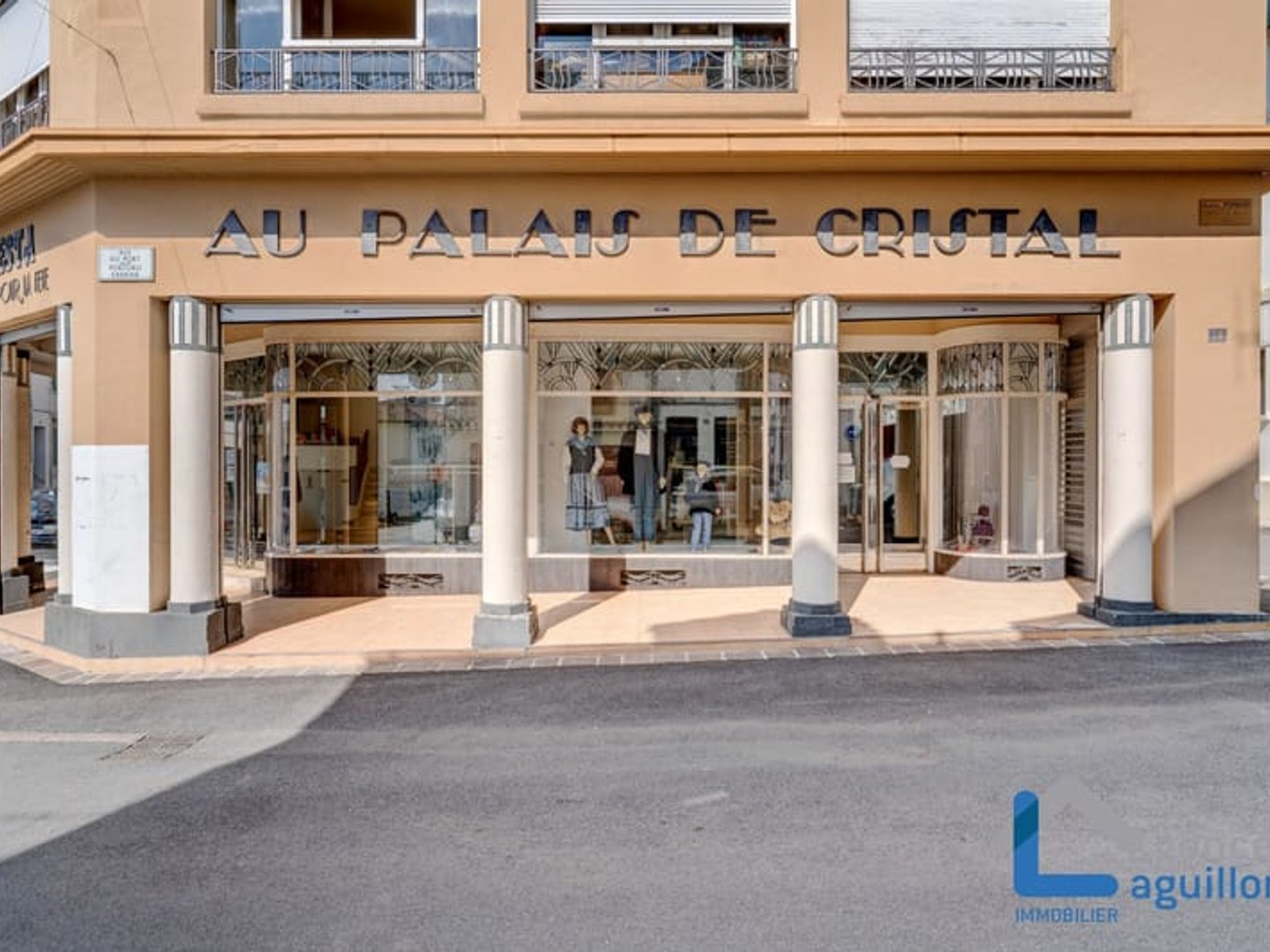 Bureaux 5 pièces 241 m²