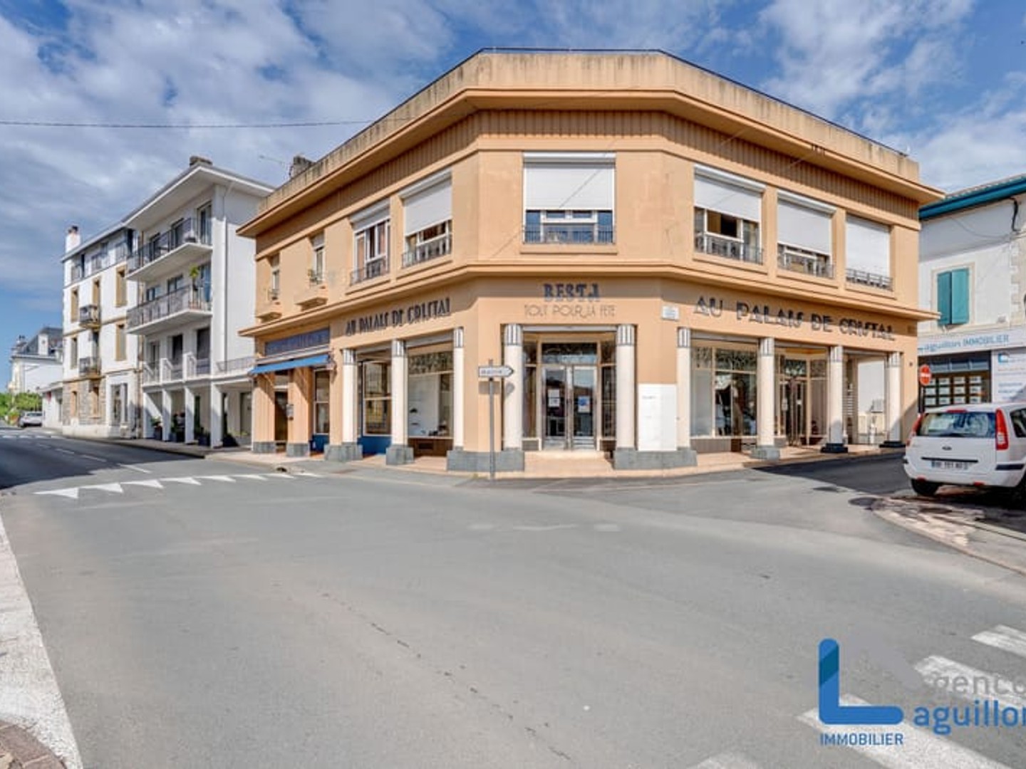 Bureaux à vendre - 5 pièces - 241m2 - Hendaye (64700)