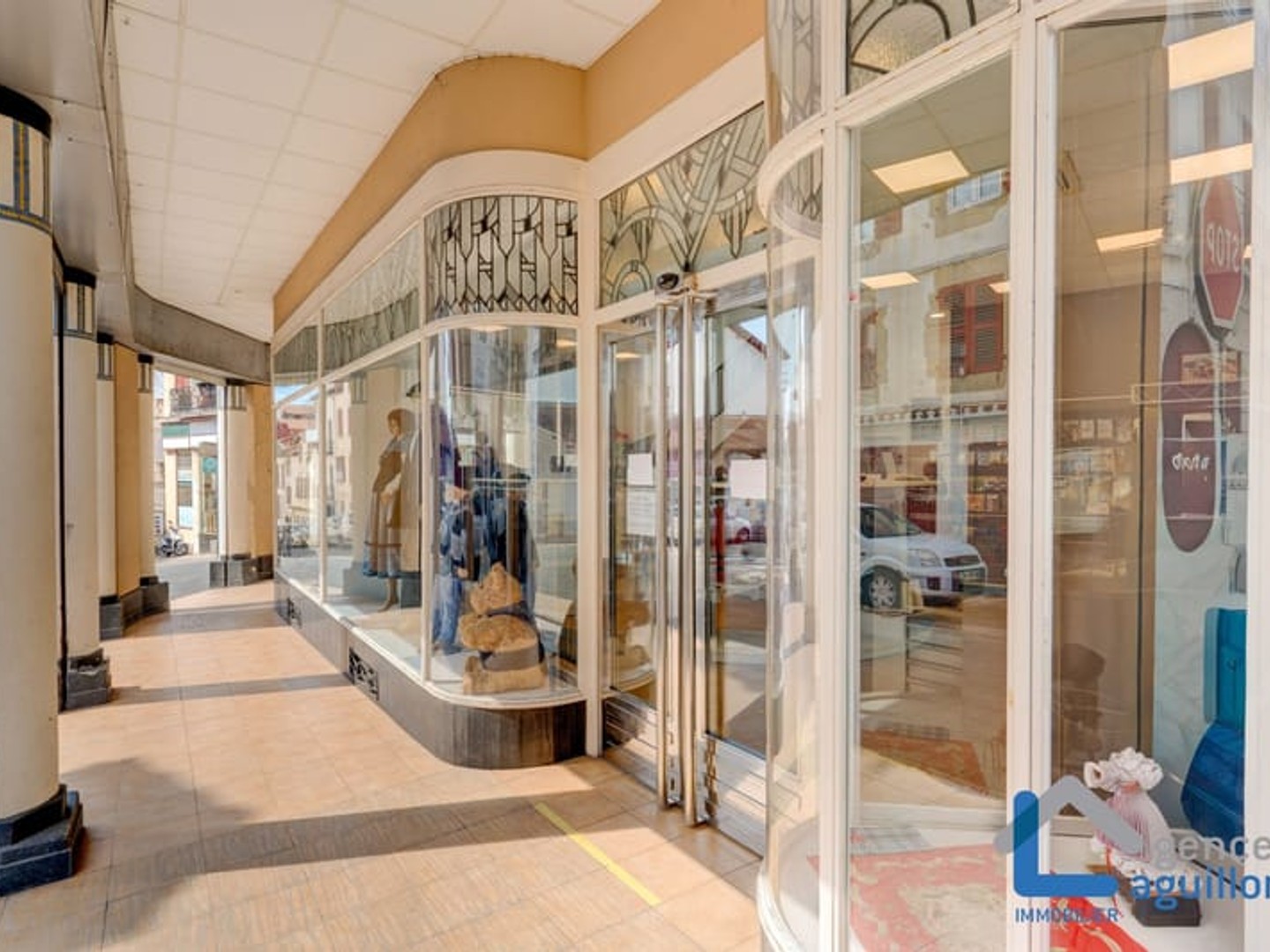 Bureaux à vendre - 5 pièces - 241m2 - Hendaye (64700)