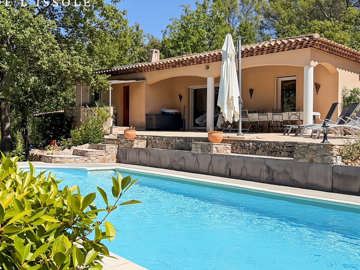 Maison à vendre - 5 pièces - 144m2 - Besse-Sur-Issole (83890)