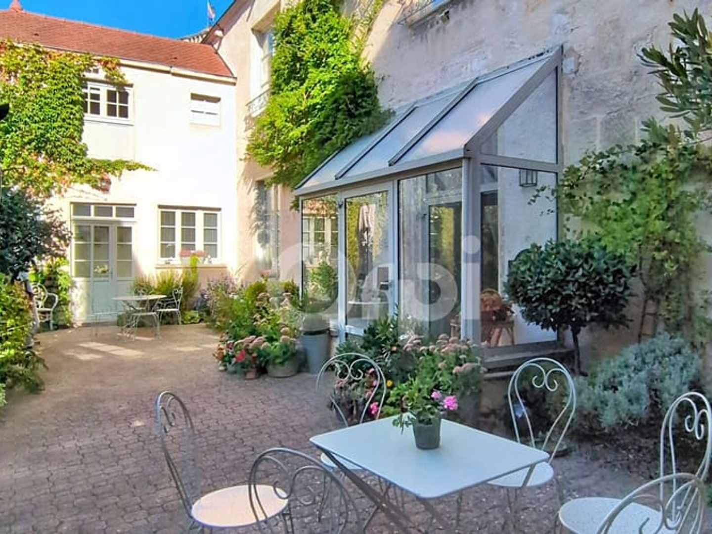 Maison 10 pièces 360 m²
