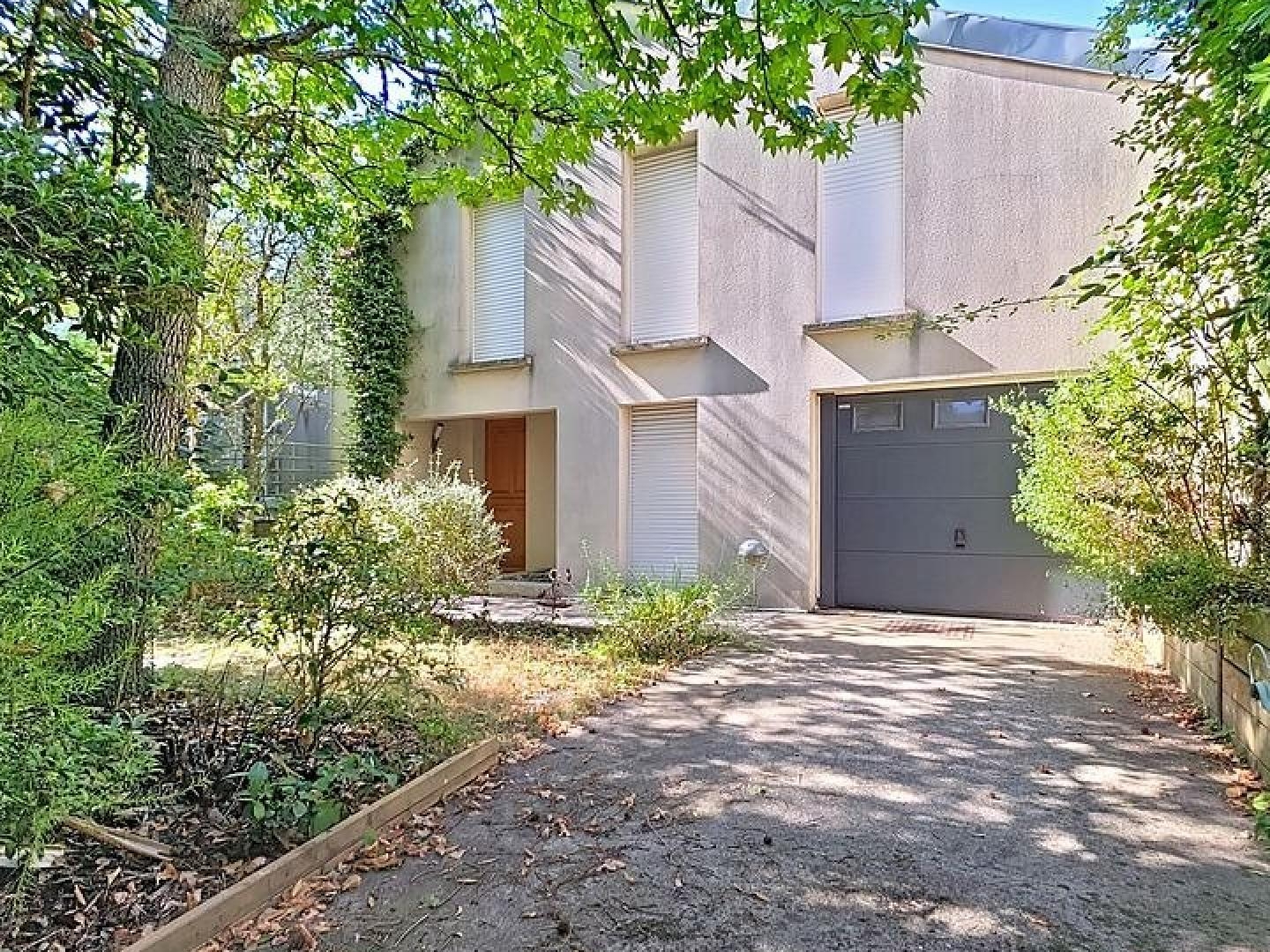 MAISON LOFT 5 CHAMBRES JARDIN GARAGE