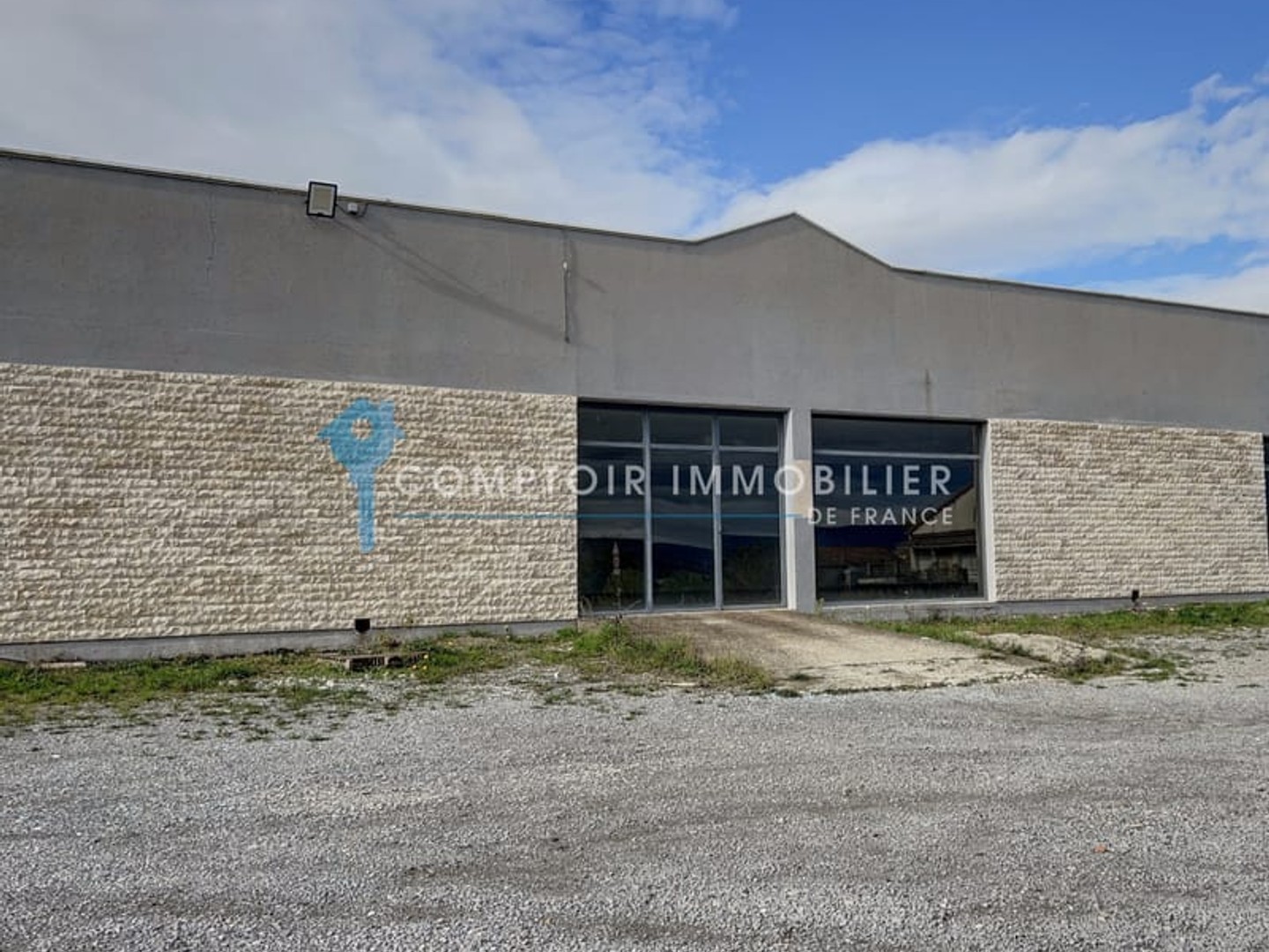 230m2 lot1 Emplacement No1-Visibilité maximale-Zone commerciale recherchée