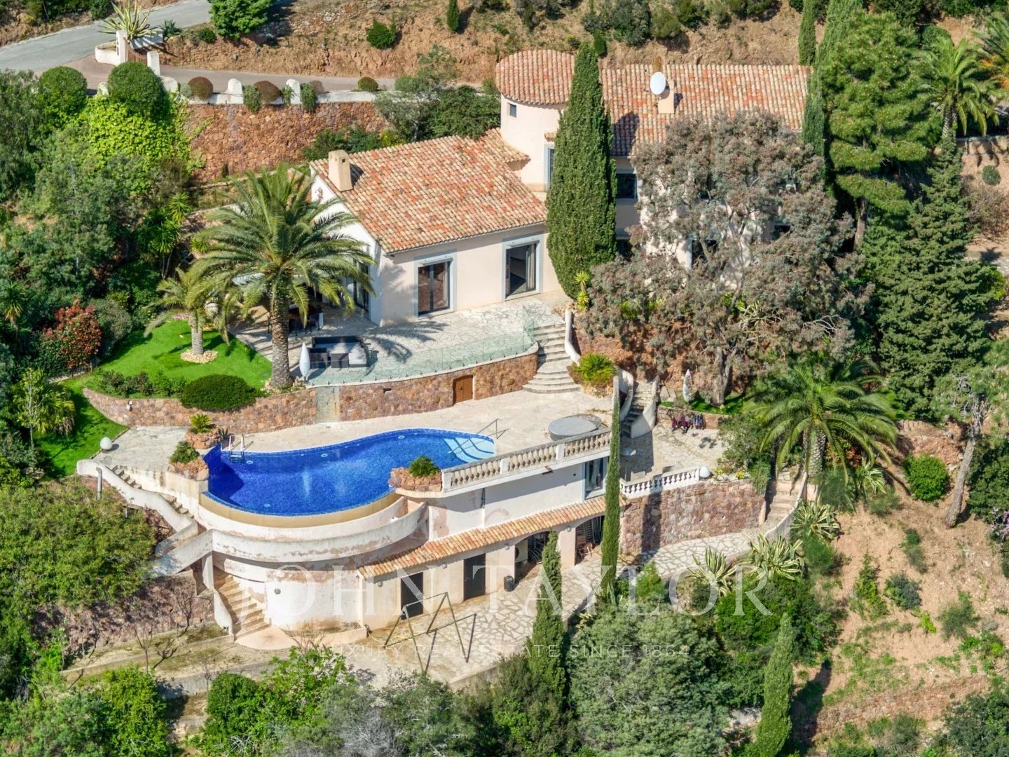Maison à vendre - 8 pièces - 268m2 - Théoule-Sur-Mer (06590)