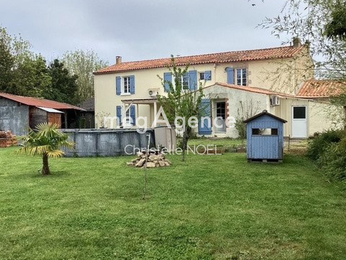 Maison à vendre - 8 pièces - 205m2 - La Taillée (85450)