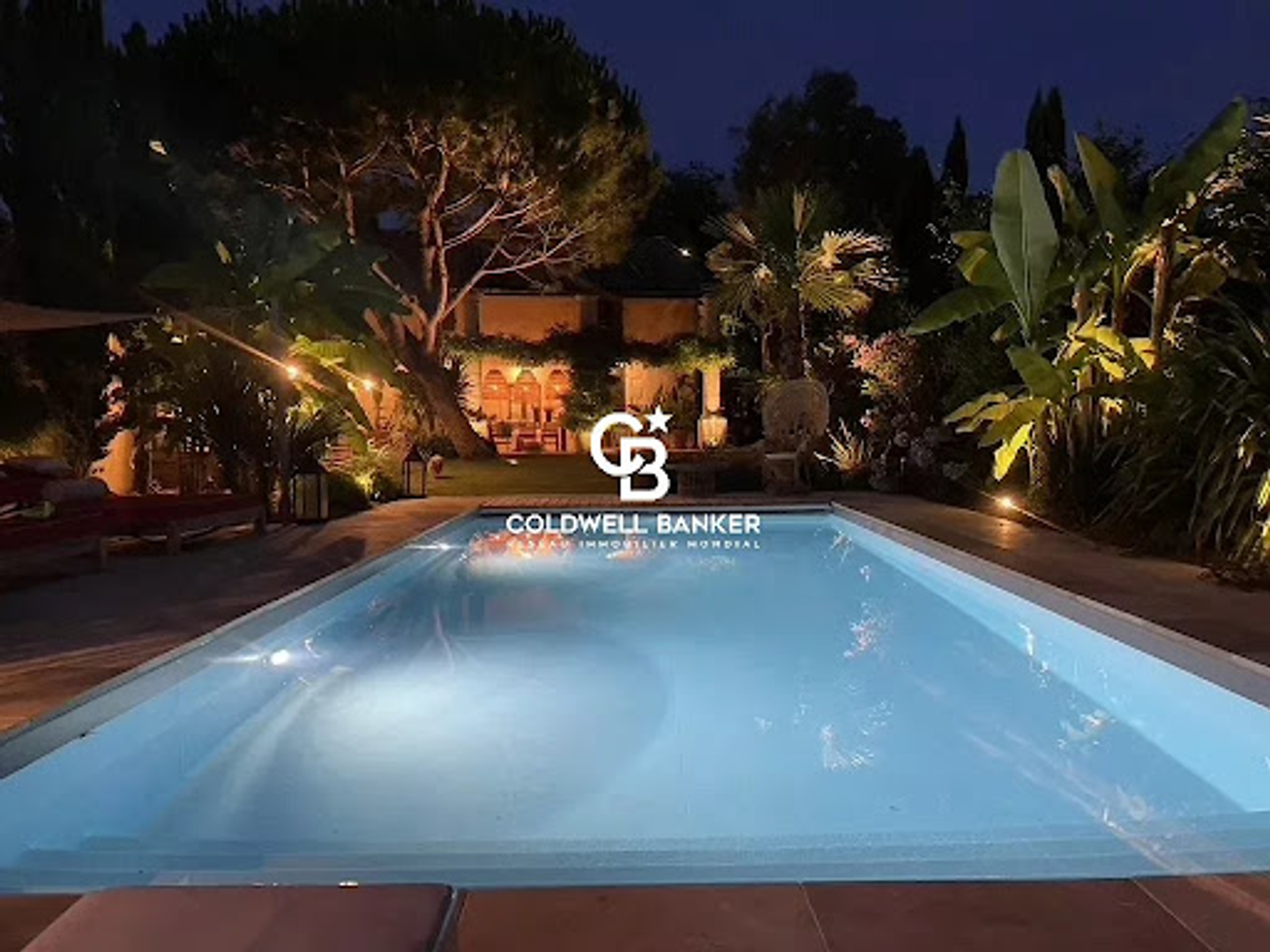 Maison 7 pièces 302 m²