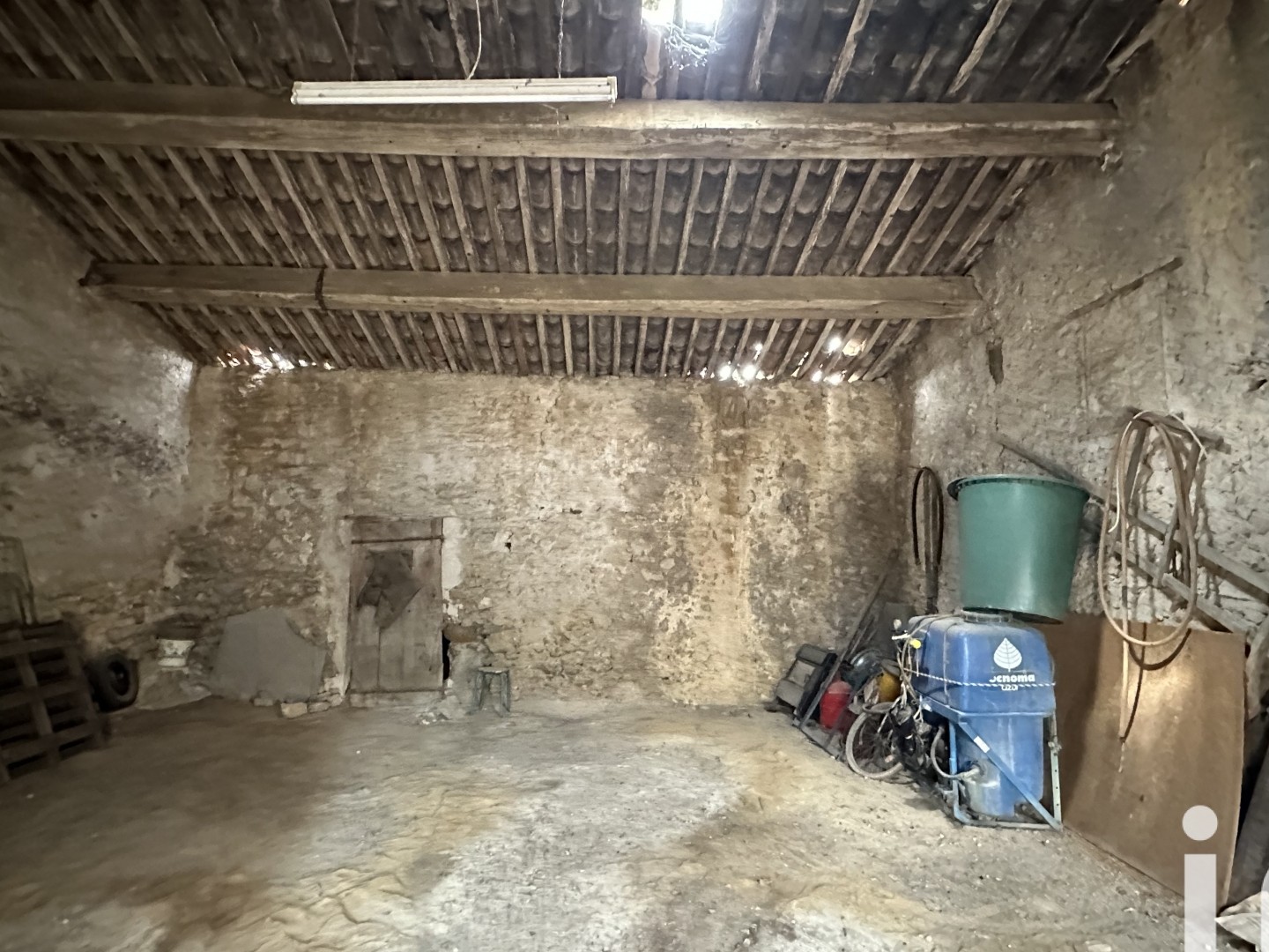 Parking 75 m²