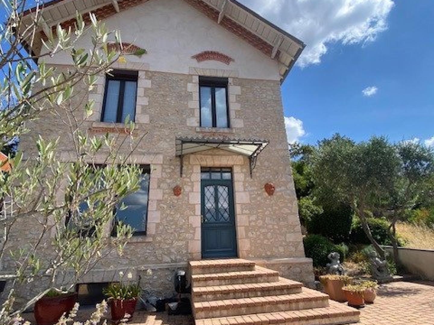 Maison de caractère 175 m² habitables avec piscine et jardin paysager