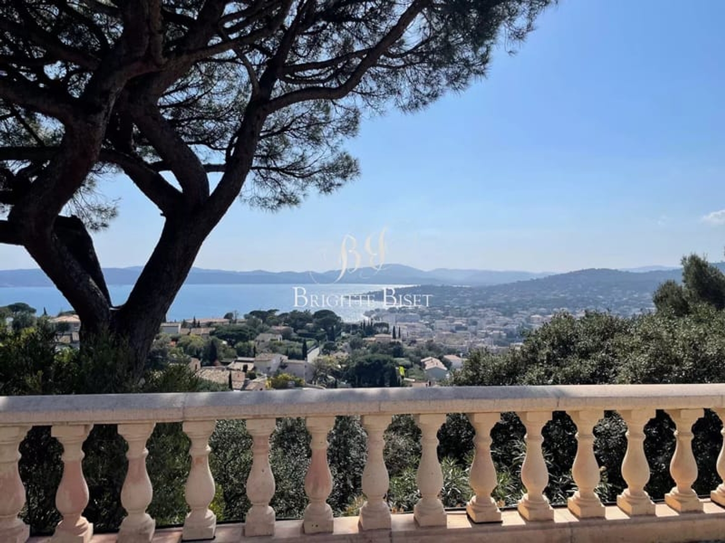 Très belle villa proche centre avec magnifique vue mer !