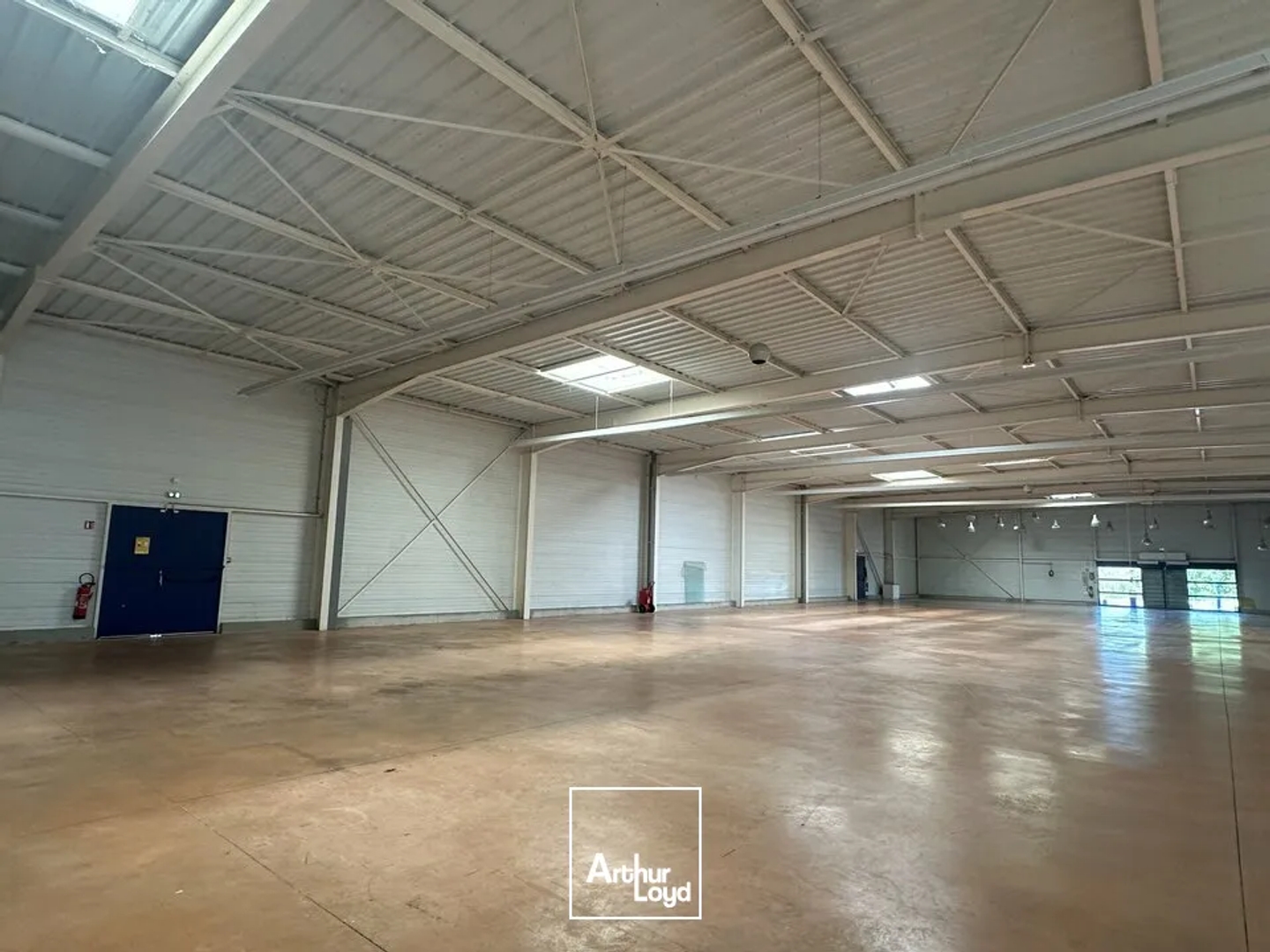 Locaux à vendre - 1288m2 - Saint-Germain-Du-Puy (18390)