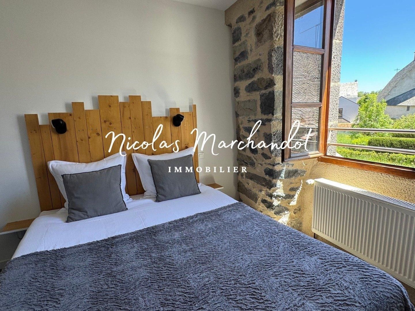 Bureaux à vendre - 9 pièces - 250m2 - Saint-Chély-D'aubrac (12470)