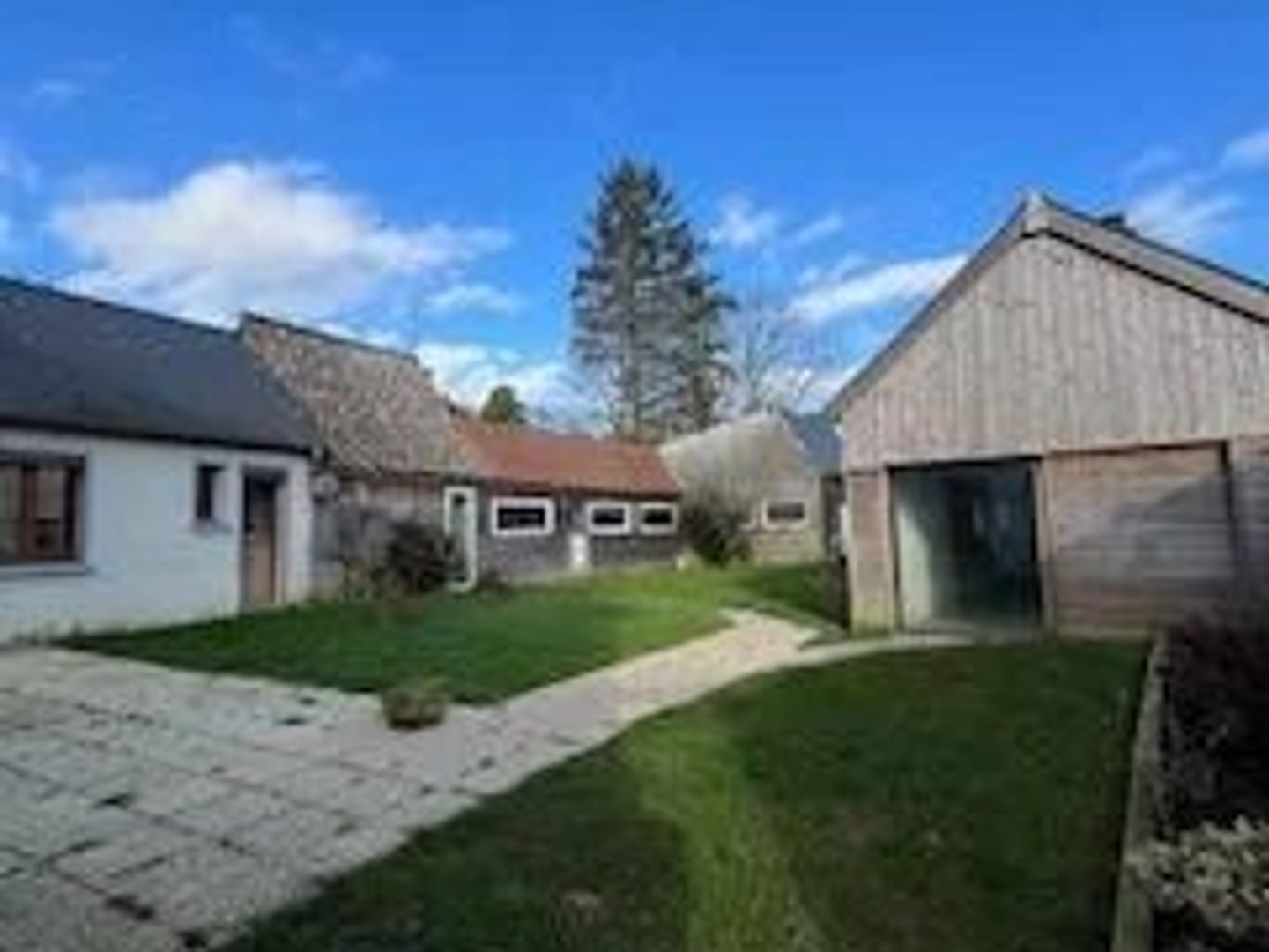 MAISON DANS UN VILLAGE A 5 KM DE GRANDVILLIERS