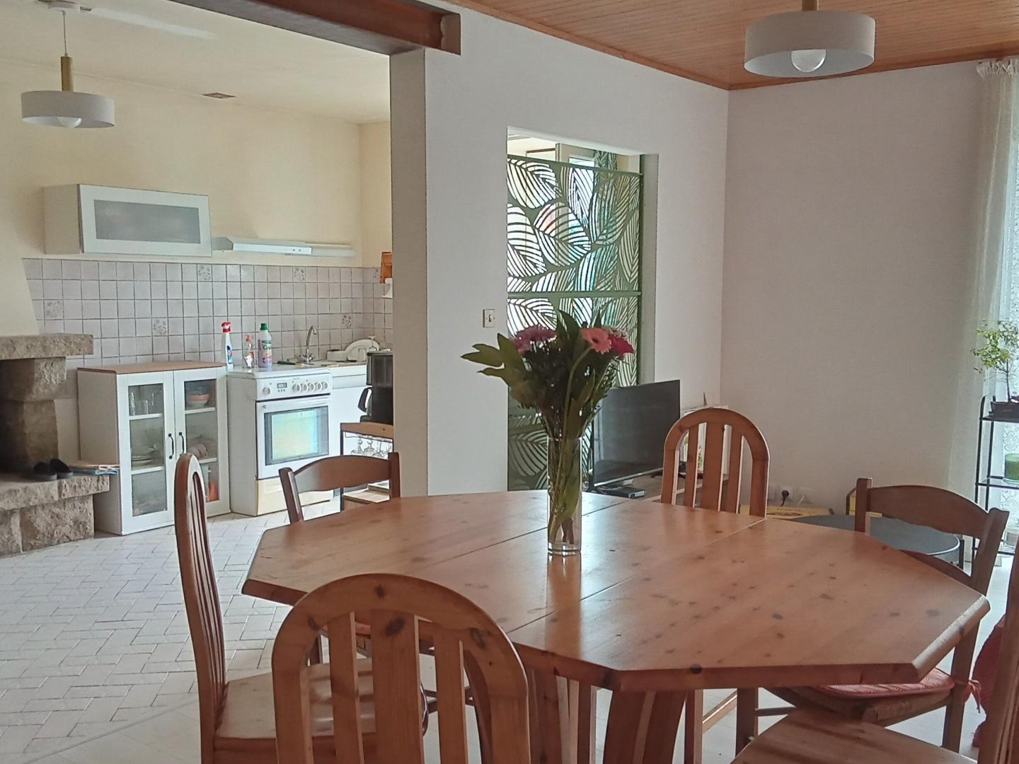A rénover pour une surface totale d' environ 130 m2