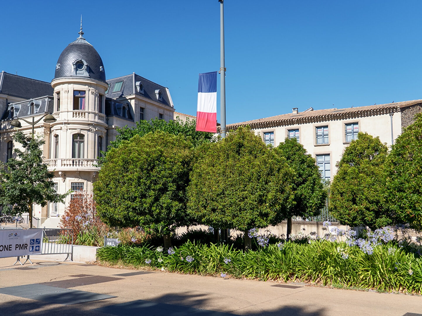 CARCASSONNE - BASTIDE SAINT-LOUIS Workshop de 98m² avec boutique et appartement T2 bis