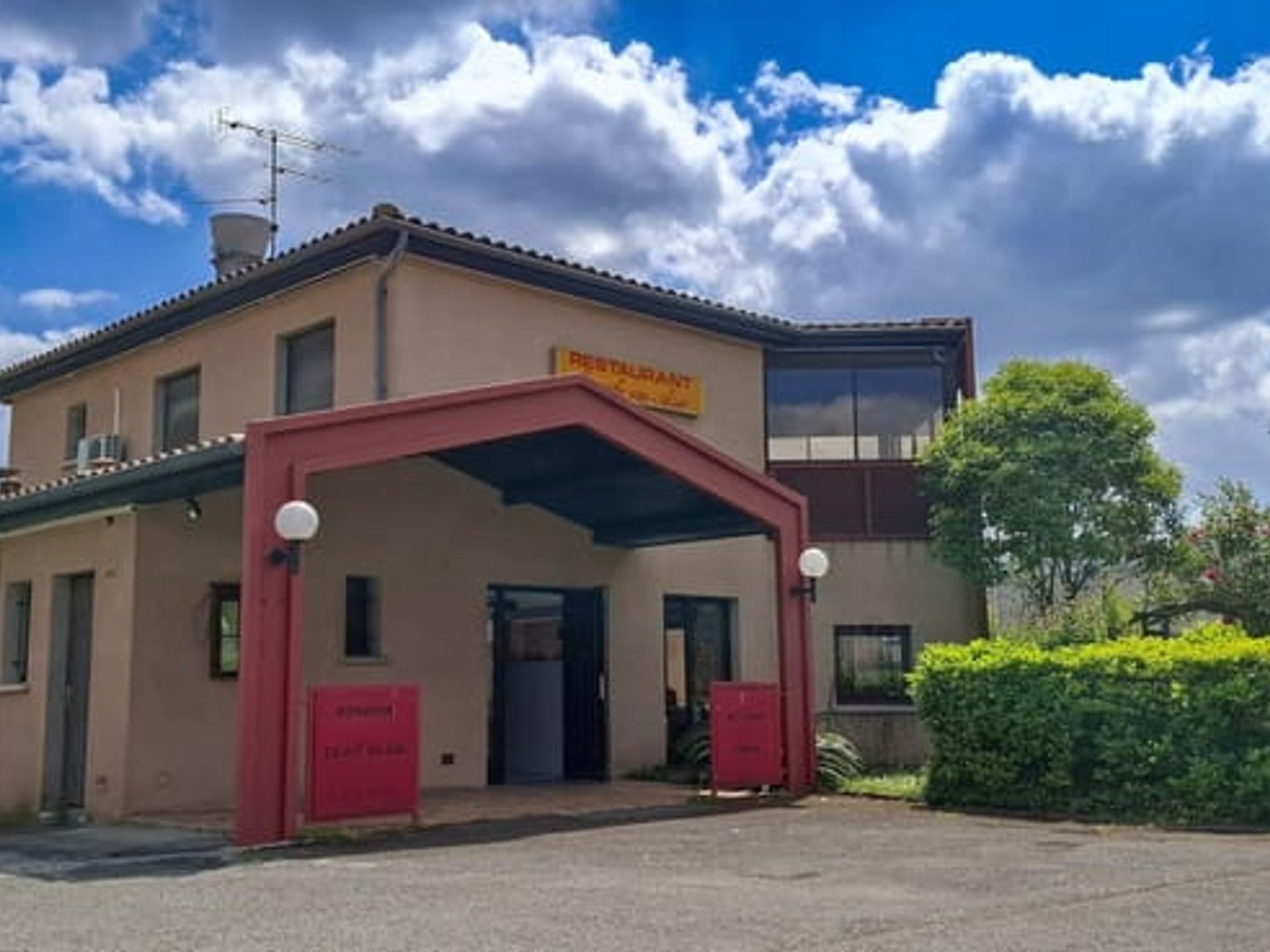 Immeuble commercial 4 pièces 236 m²