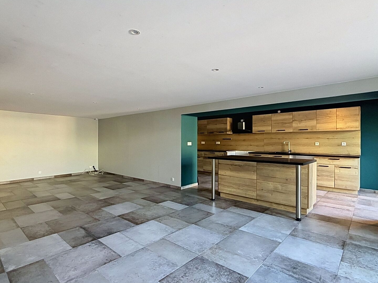 Maison à vendre - 4 pièces - 182m2 - Montmerle-Sur-Saône (01090)