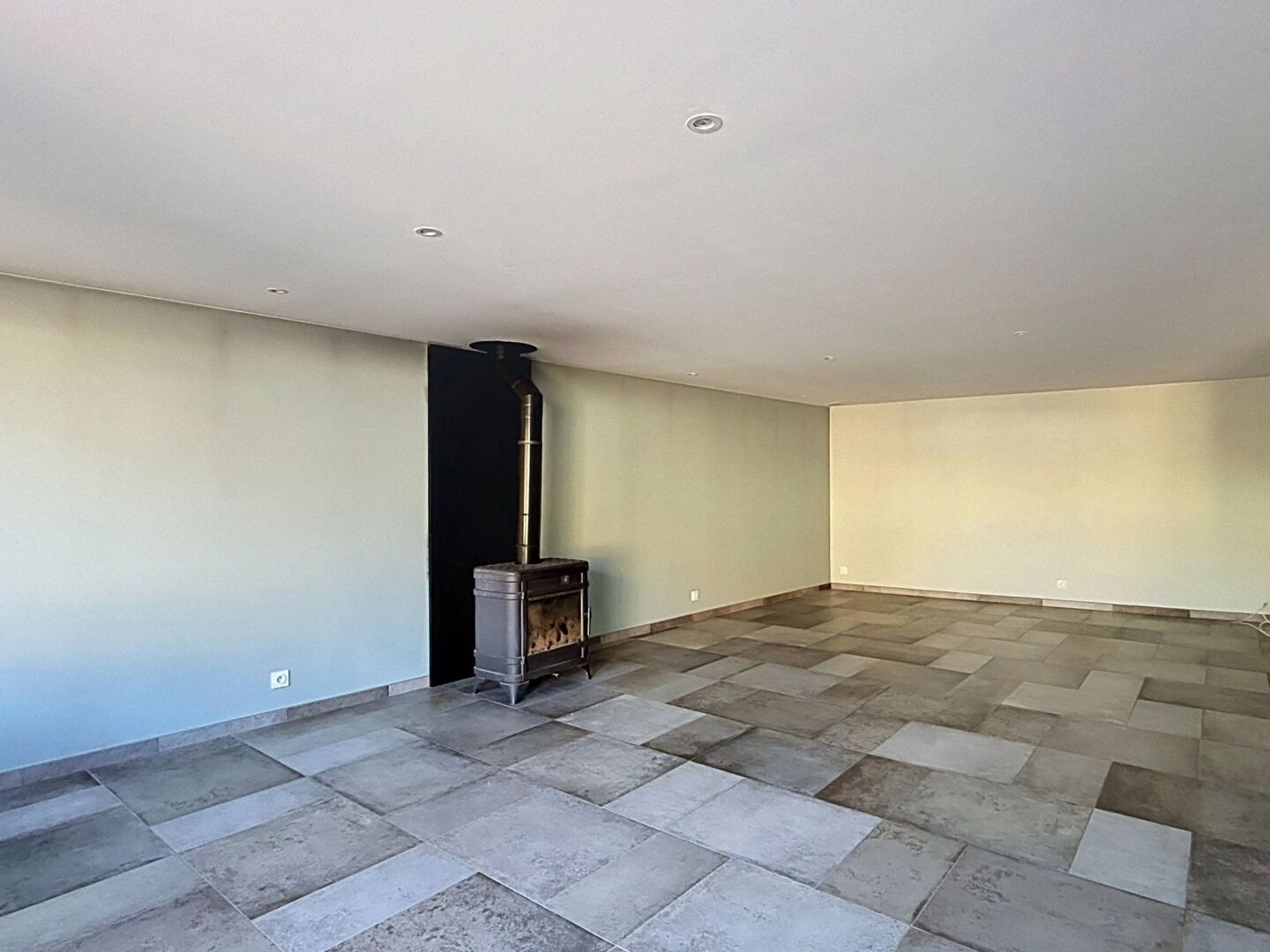 Maison à vendre - 4 pièces - 182m2 - Montmerle-Sur-Saône (01090)