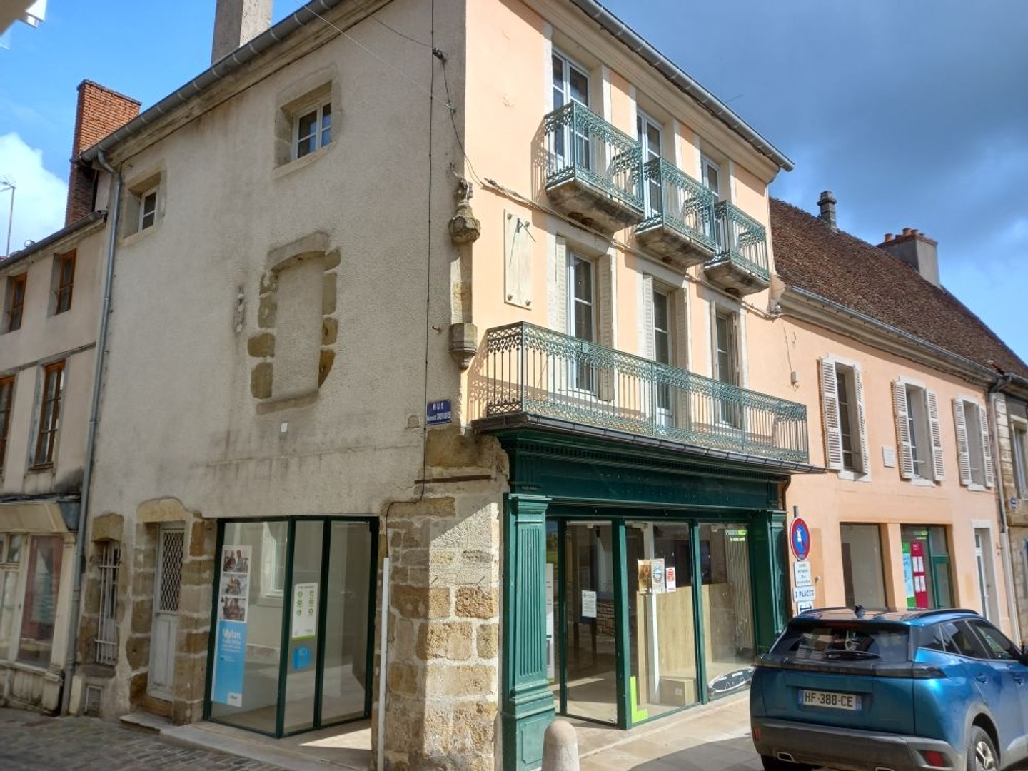 Locaux à vendre - 7 pièces - 21m2 - Arnay-Le-Duc (21230)