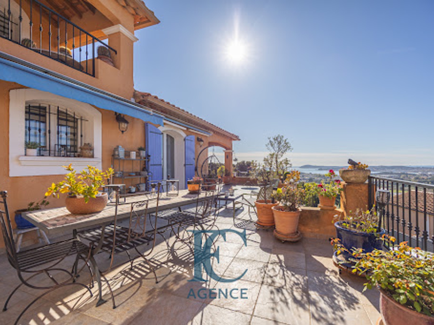 Maison à vendre - 7 pièces - 167m2 - Ollioules (83190)