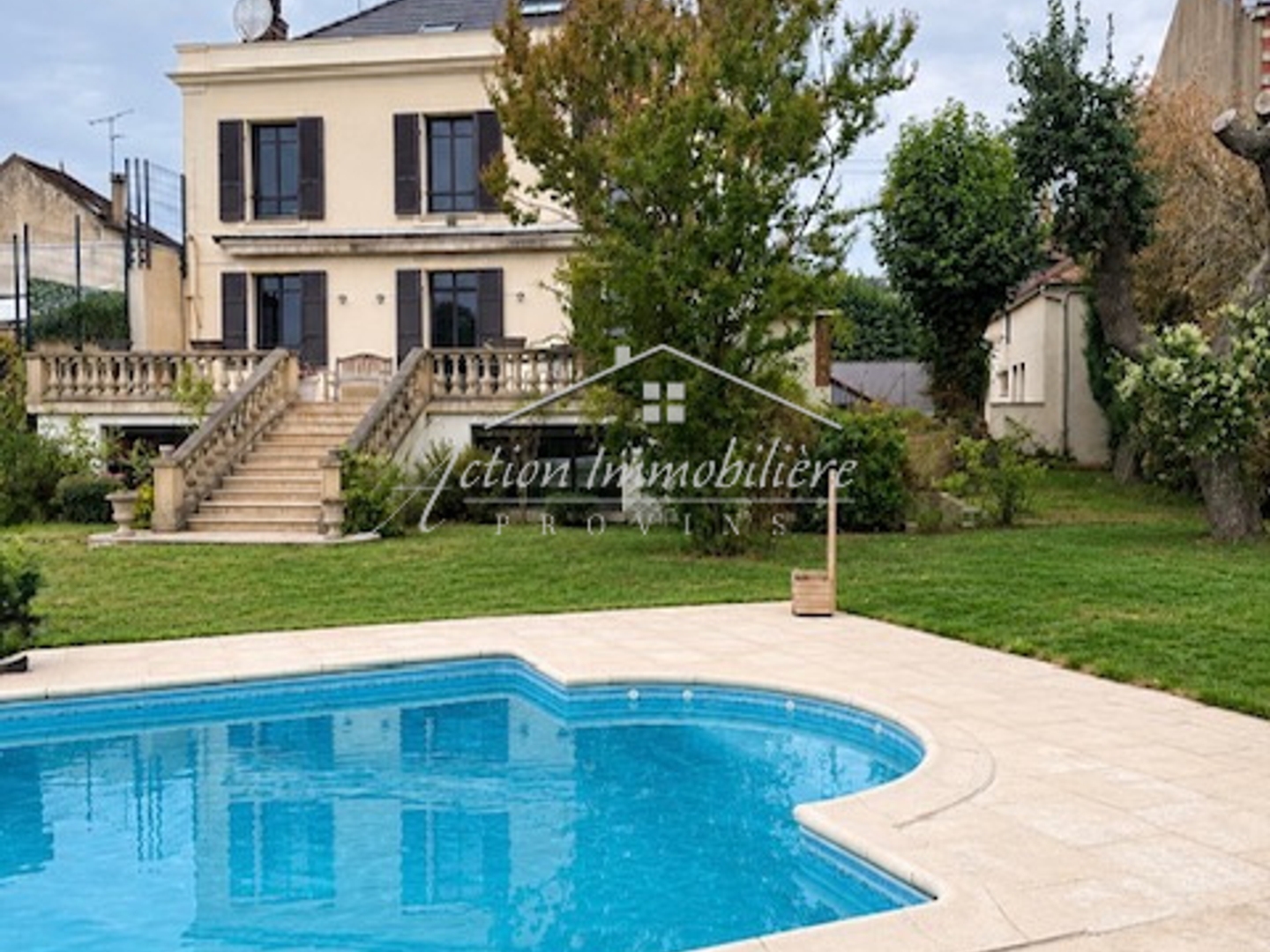 Maison à vendre - 8 pièces - 247m2 - Montereau-Fault-Y... (77130)