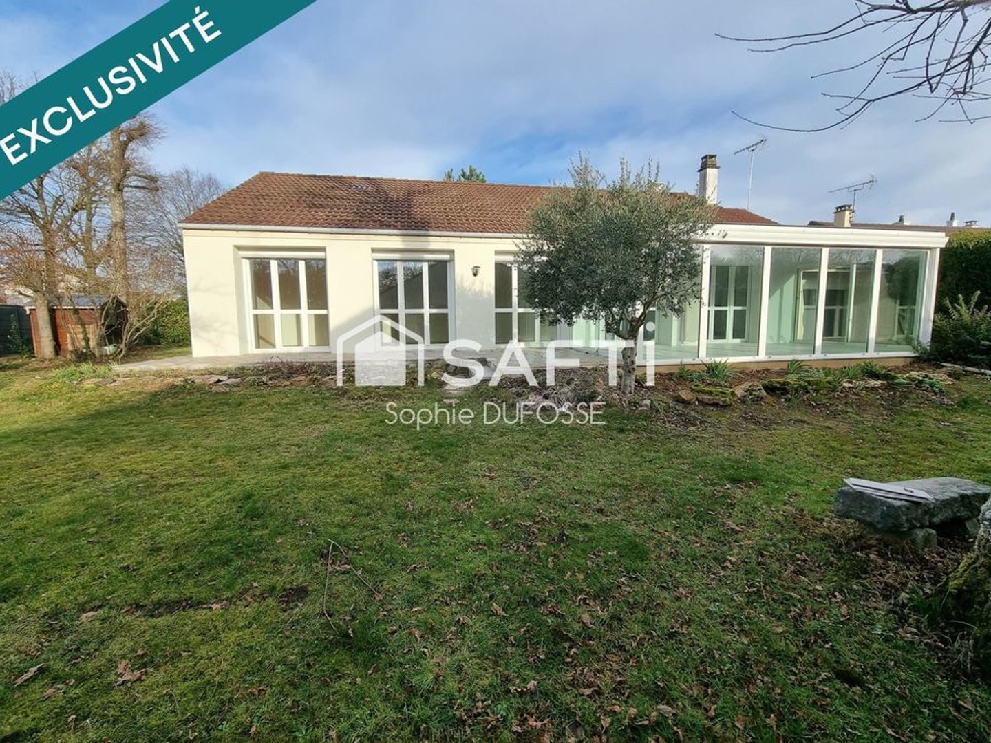 Belle opportunité pour ce beau plain-pied lumineux, idéalement situé, de 136 m², 6 pièces avec un double garage sur un terrain c