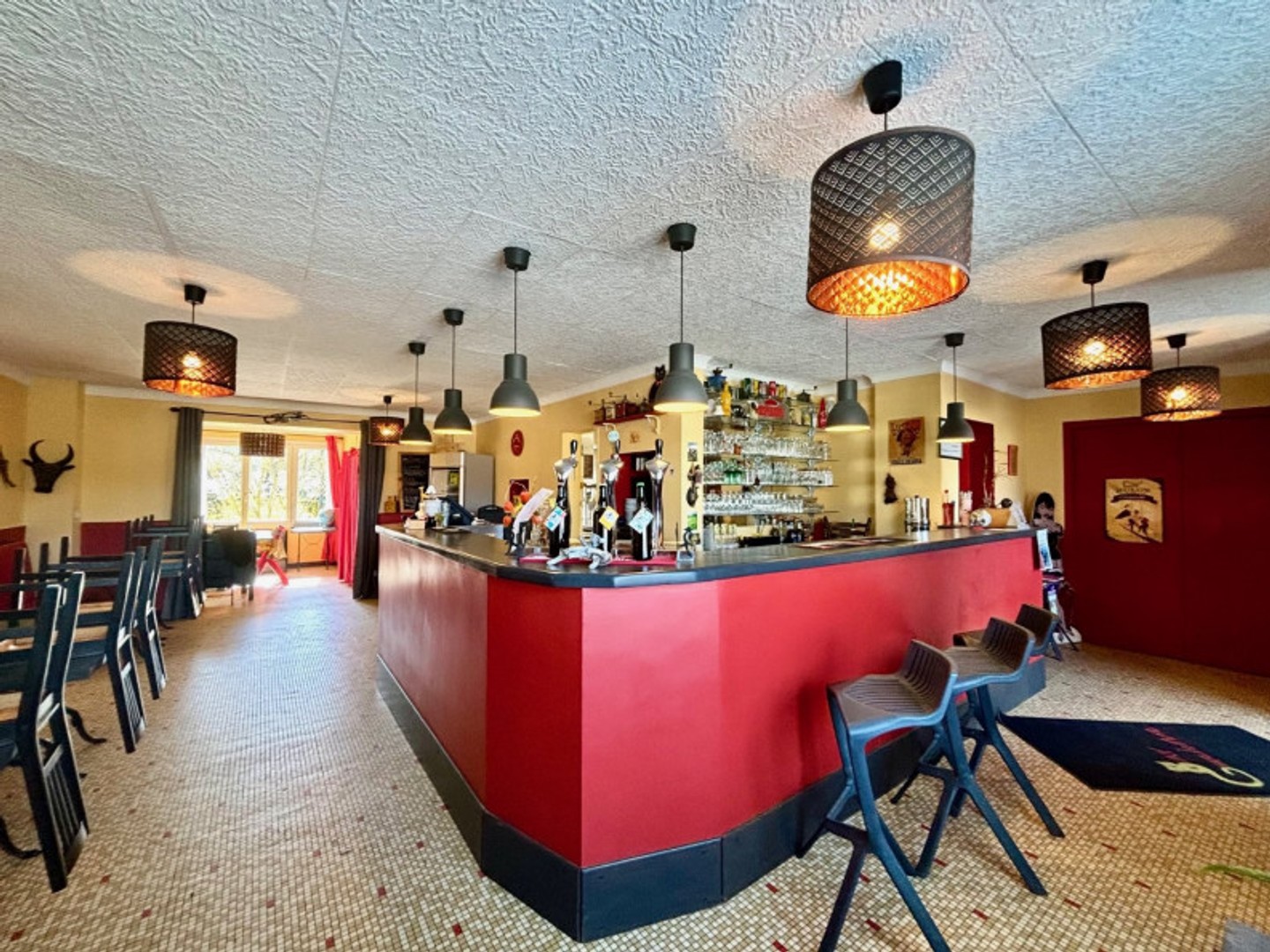Magasin à vendre - 4 pièces - 204m2 - Montcuq-En-Quercy... (46800)