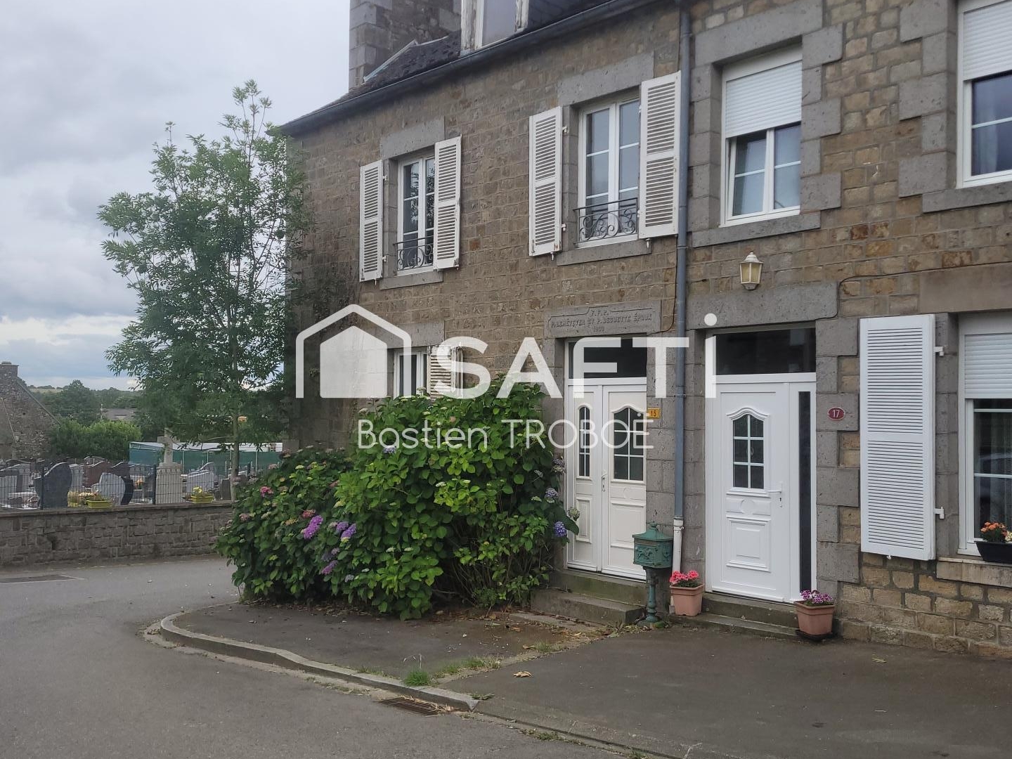 Maison à vendre - 8 pièces - 155m2 - Isigny-Le-Buat (50540)