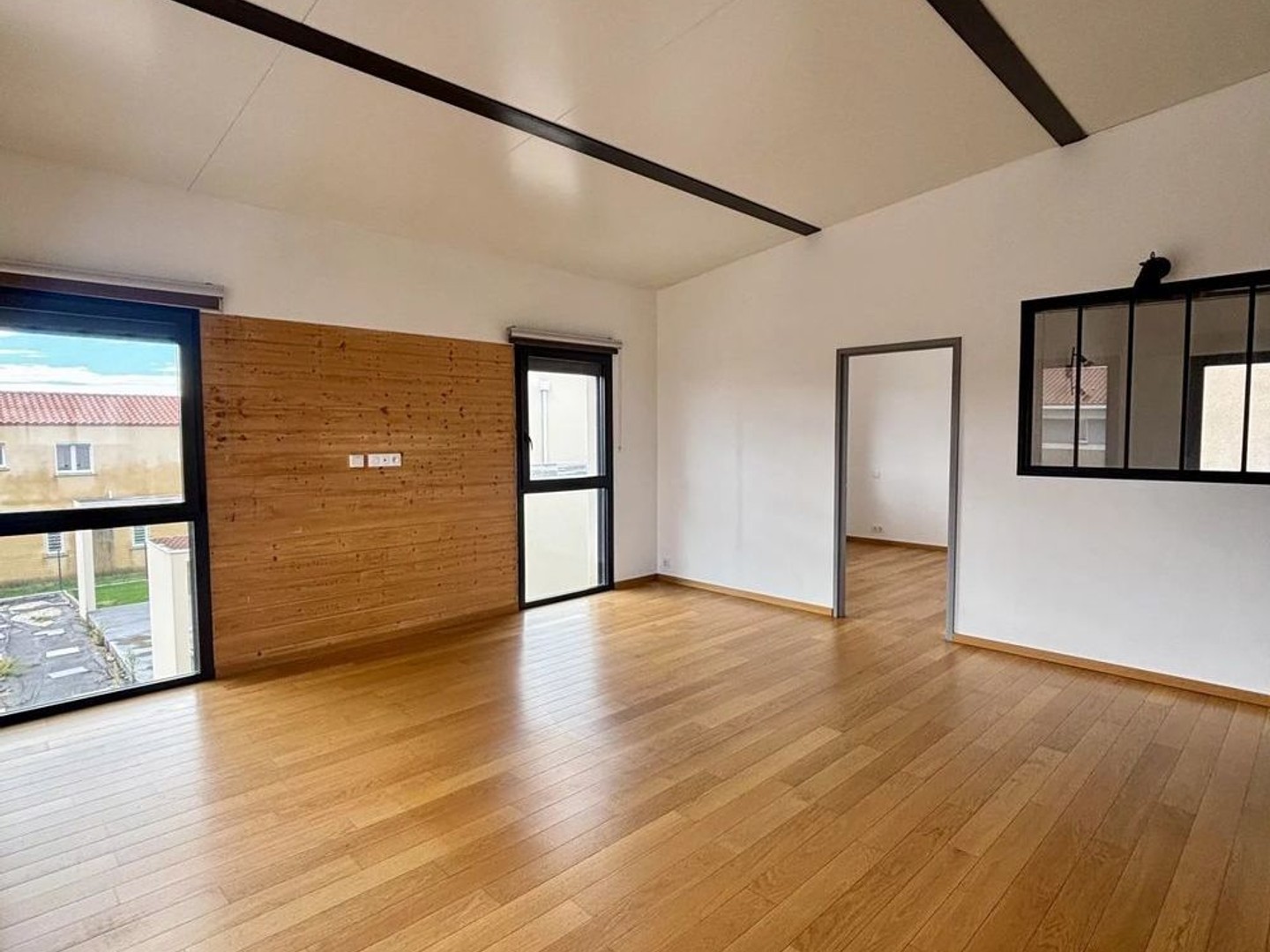 Local + MAGNIFIQUE LOFT