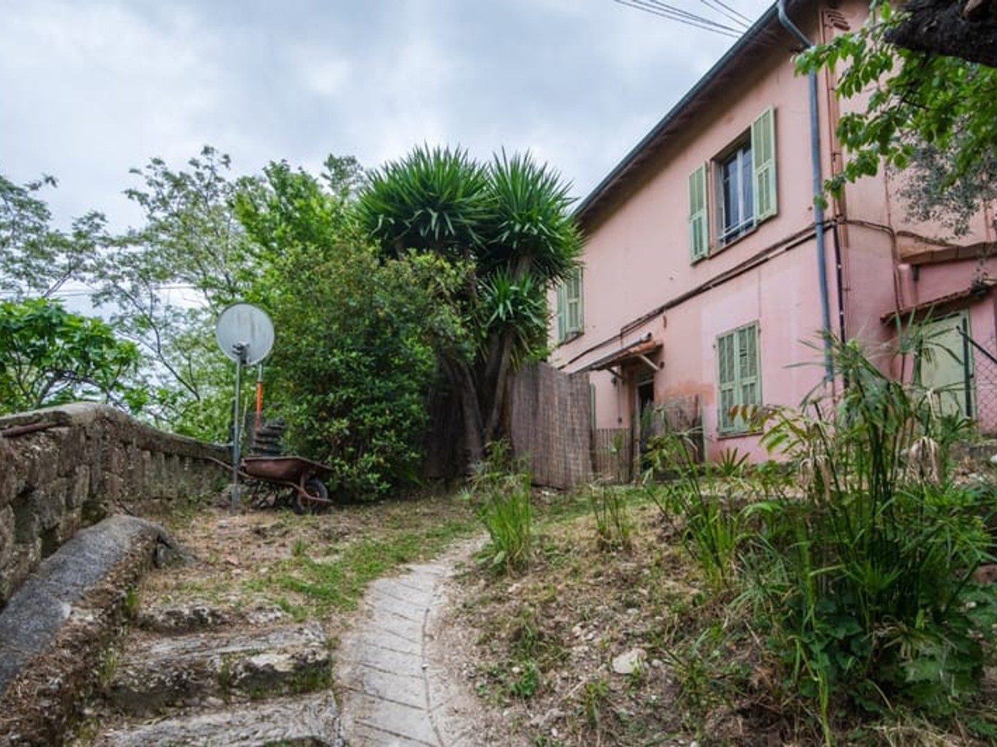 NICE LA MADELEINE - MAISON 6 PIECES DE 127M2 A VENDRE - A RÉNOVER - TERRRAIN DE 568M2 - ACTUELLEMENT EN 3 APPARTEMENTS