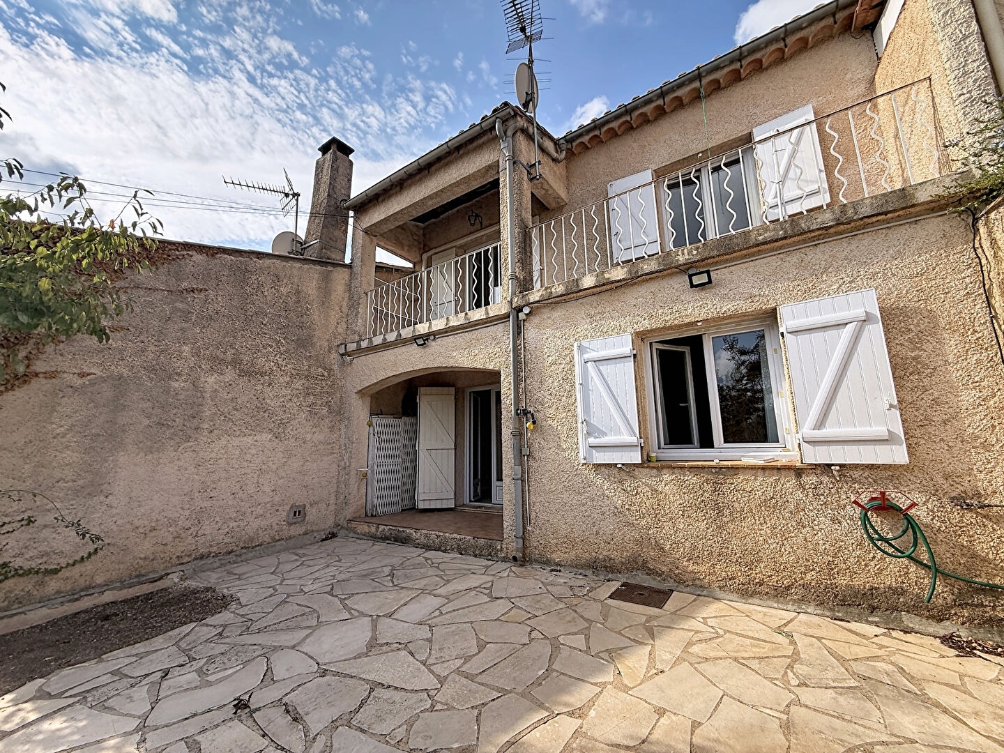 PEYMEINADE - Maison en exclusivité - 3 pièces de 83 m² avec jardin, terrasses et garage