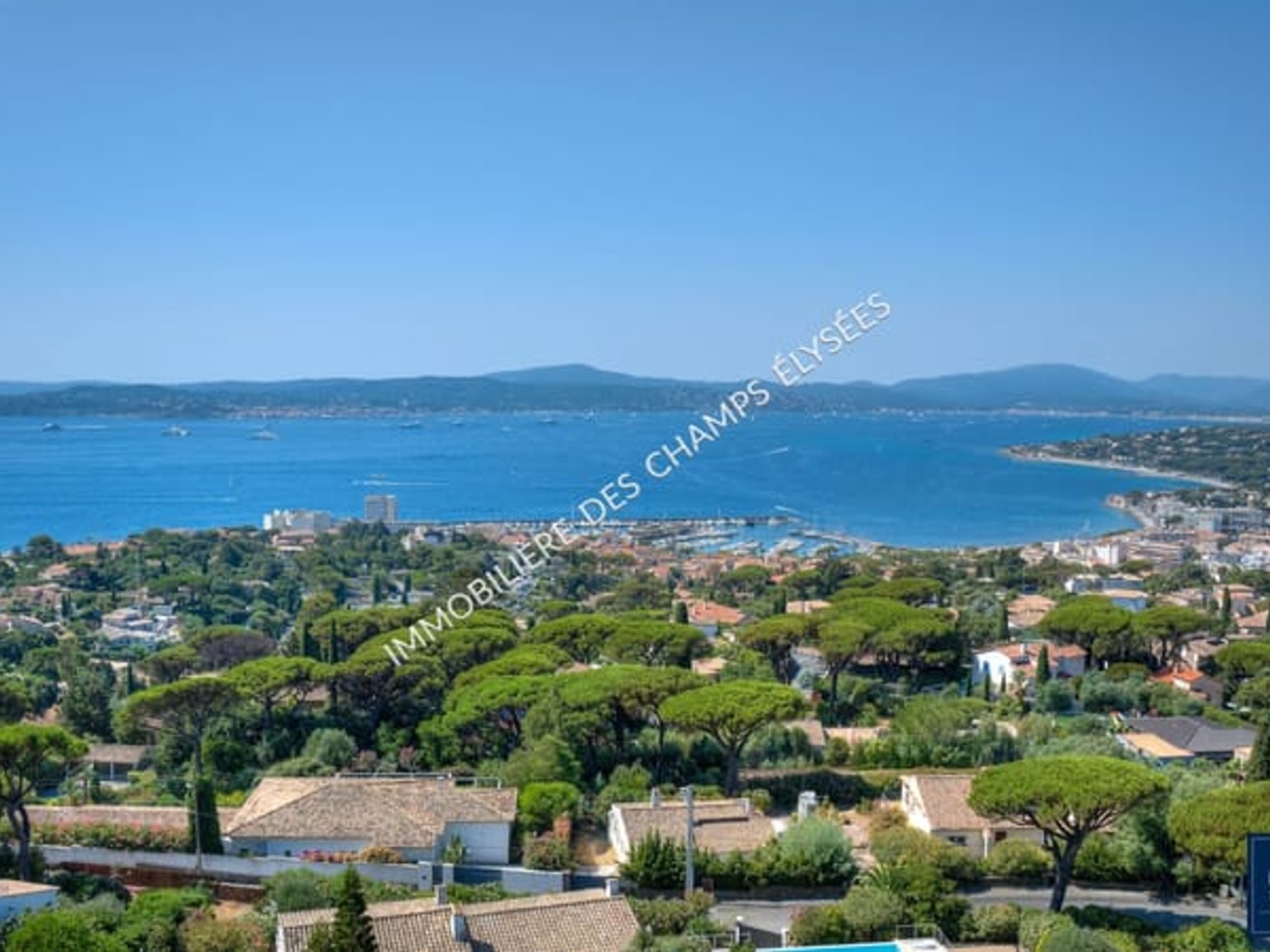 Maison à vendre - 8 pièces - 195m2 - Sainte-Maxime (83120)