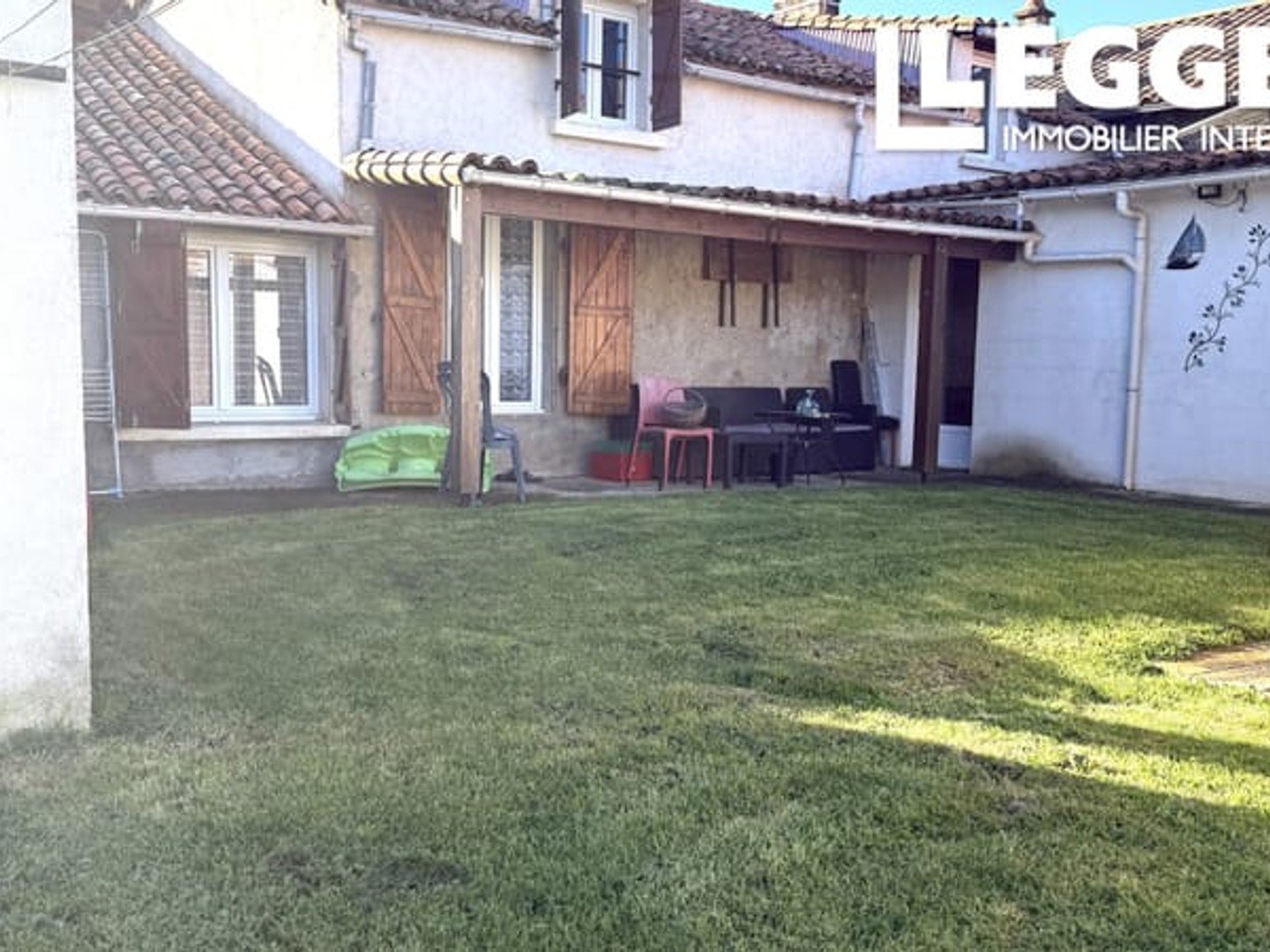 Maison de village charmante et discrète, au calme, avec 3 chambres et un beau potentiel d'extension