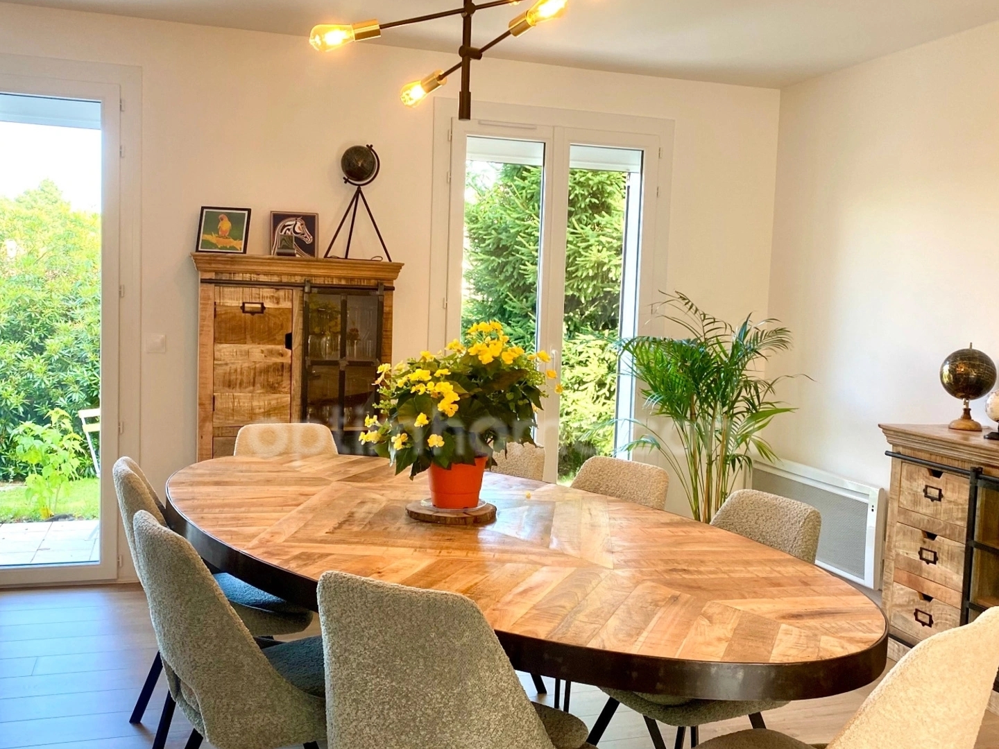 Charmante maison de 155 m² vivable de plain-pied , rénovée avec soin.
