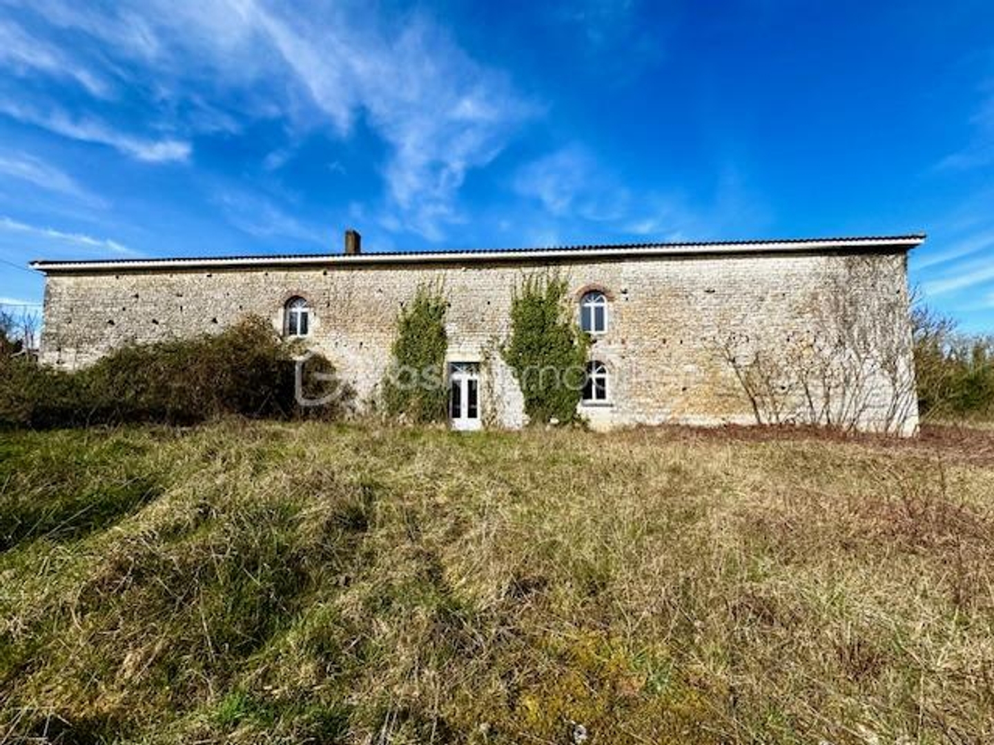 Idéal projet professionnel OU grande maison/Grange 250M² 5min de Ruffec