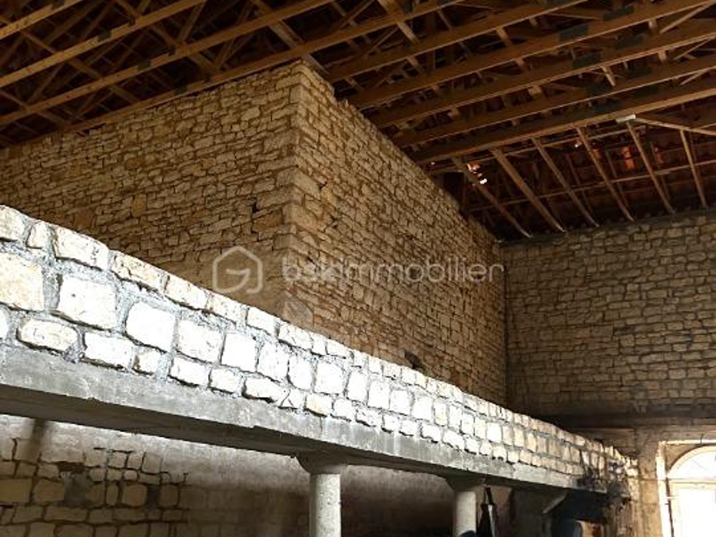 Maison à vendre - 2 pièces - 250m2 - Verteuil-Sur-Char... (16510)
