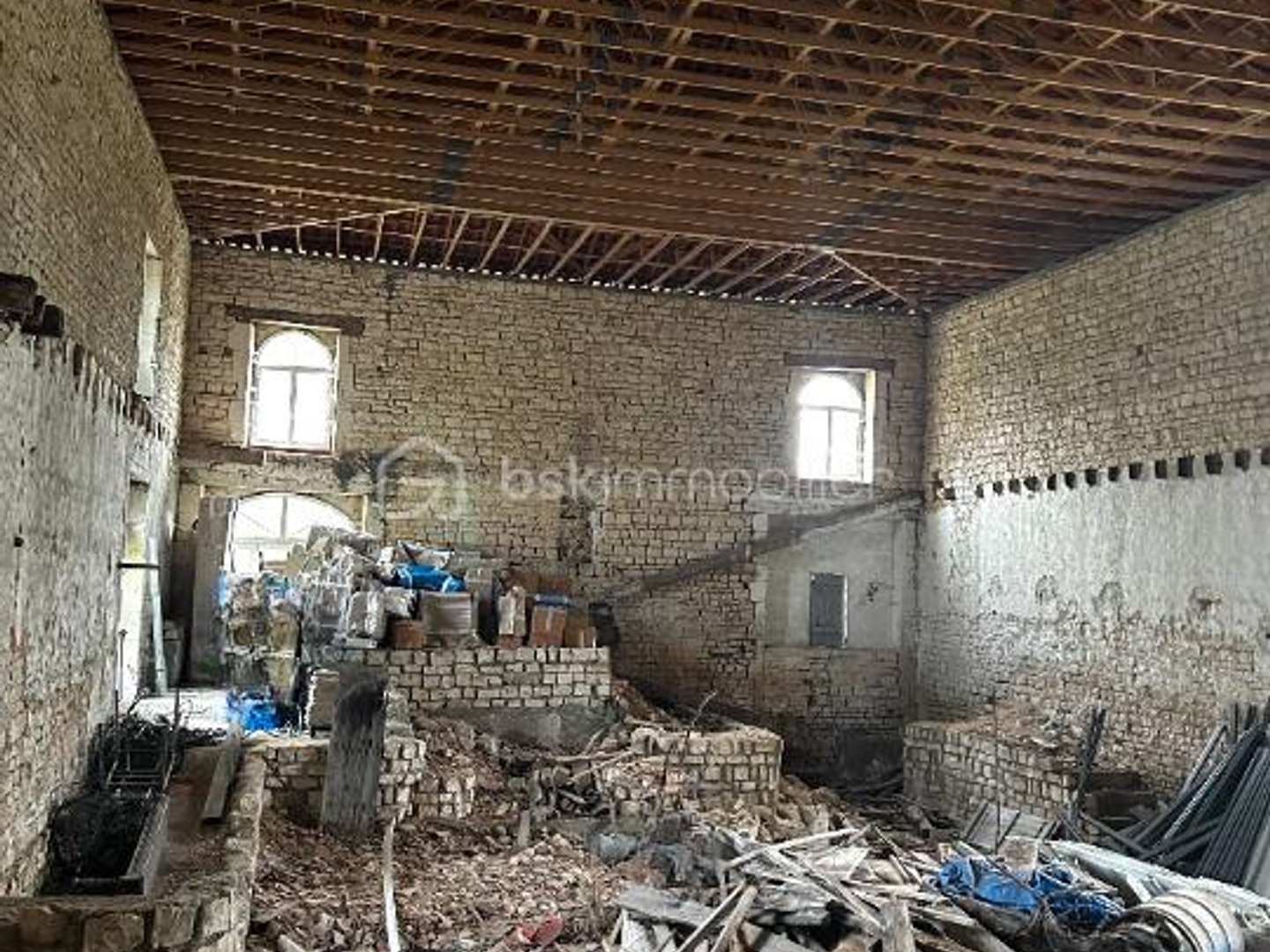 Maison à vendre - 2 pièces - 250m2 - Verteuil-Sur-Char... (16510)