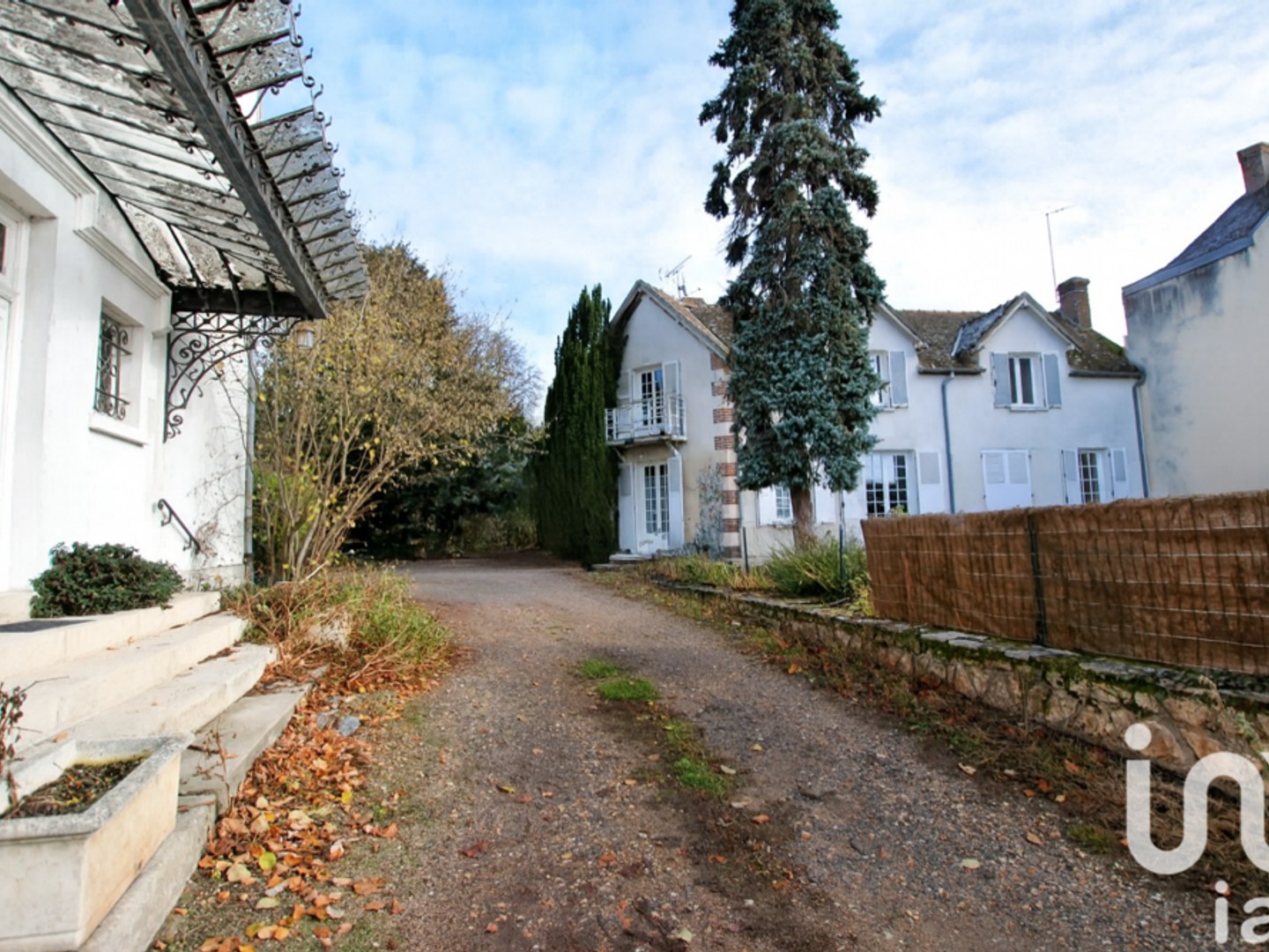 Maison à vendre - 8 pièces - 435m2 - Neuvy-Sur-Loire (58450)