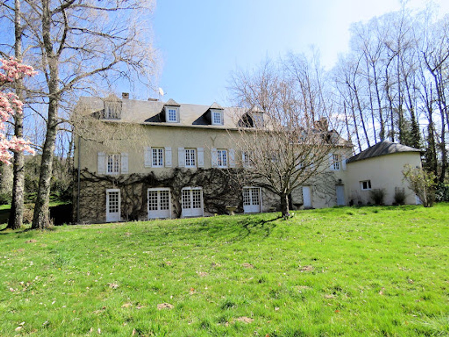 Maison 11 pièces 330 m²