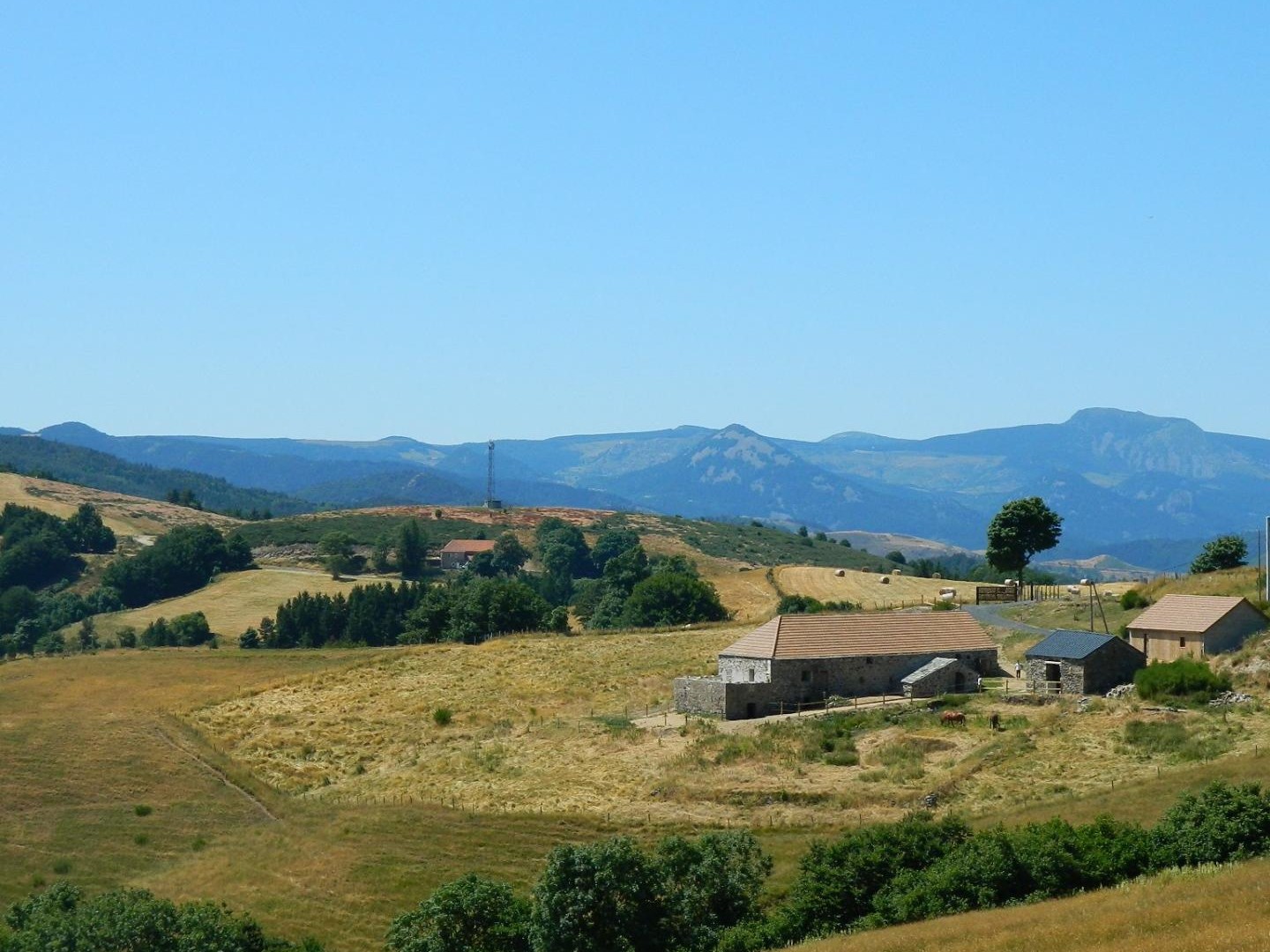 Ferme de montagne 105m², dépendances, 1 hectare