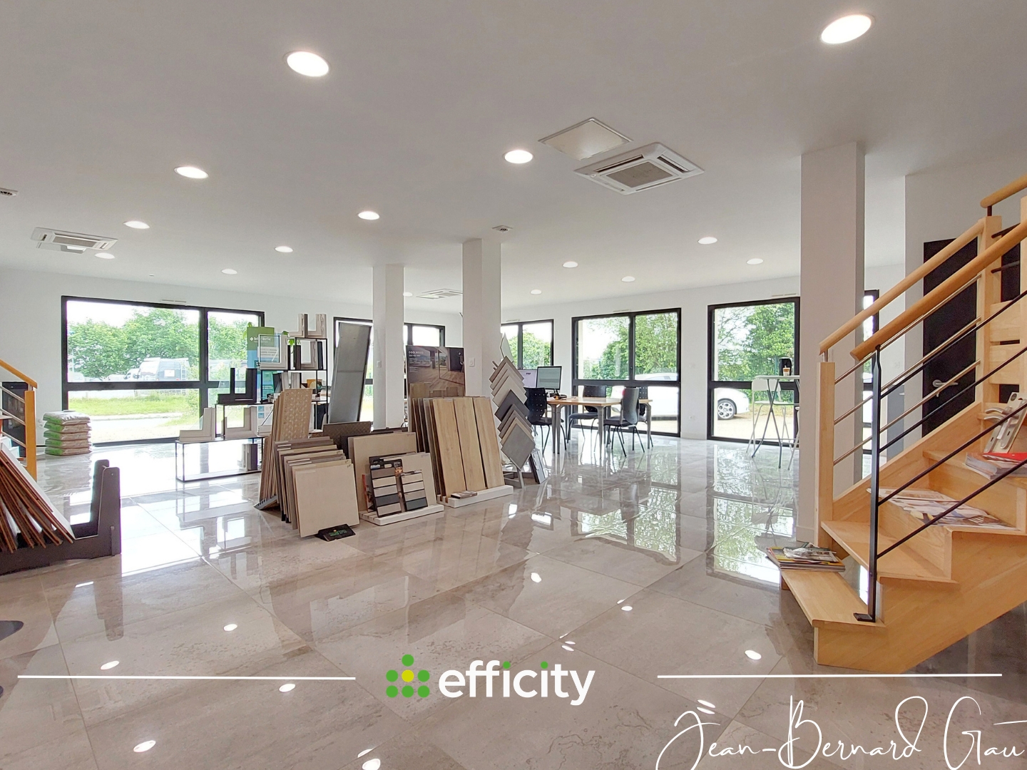 Bureaux à vendre - 17 pièces - 573m2 - La Chapelle-Des-F... (35520)