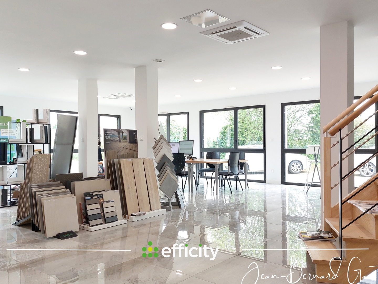 Bureaux à vendre - 17 pièces - 573m2 - La Chapelle-Des-F... (35520)