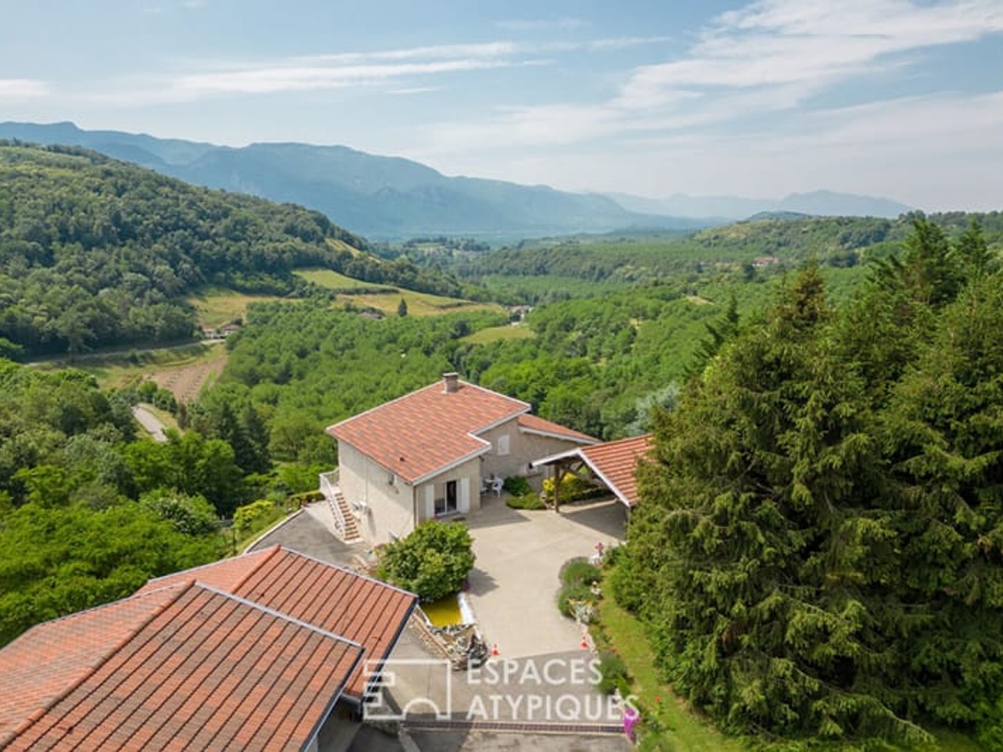 Maison années 70 et sa vue d'exception