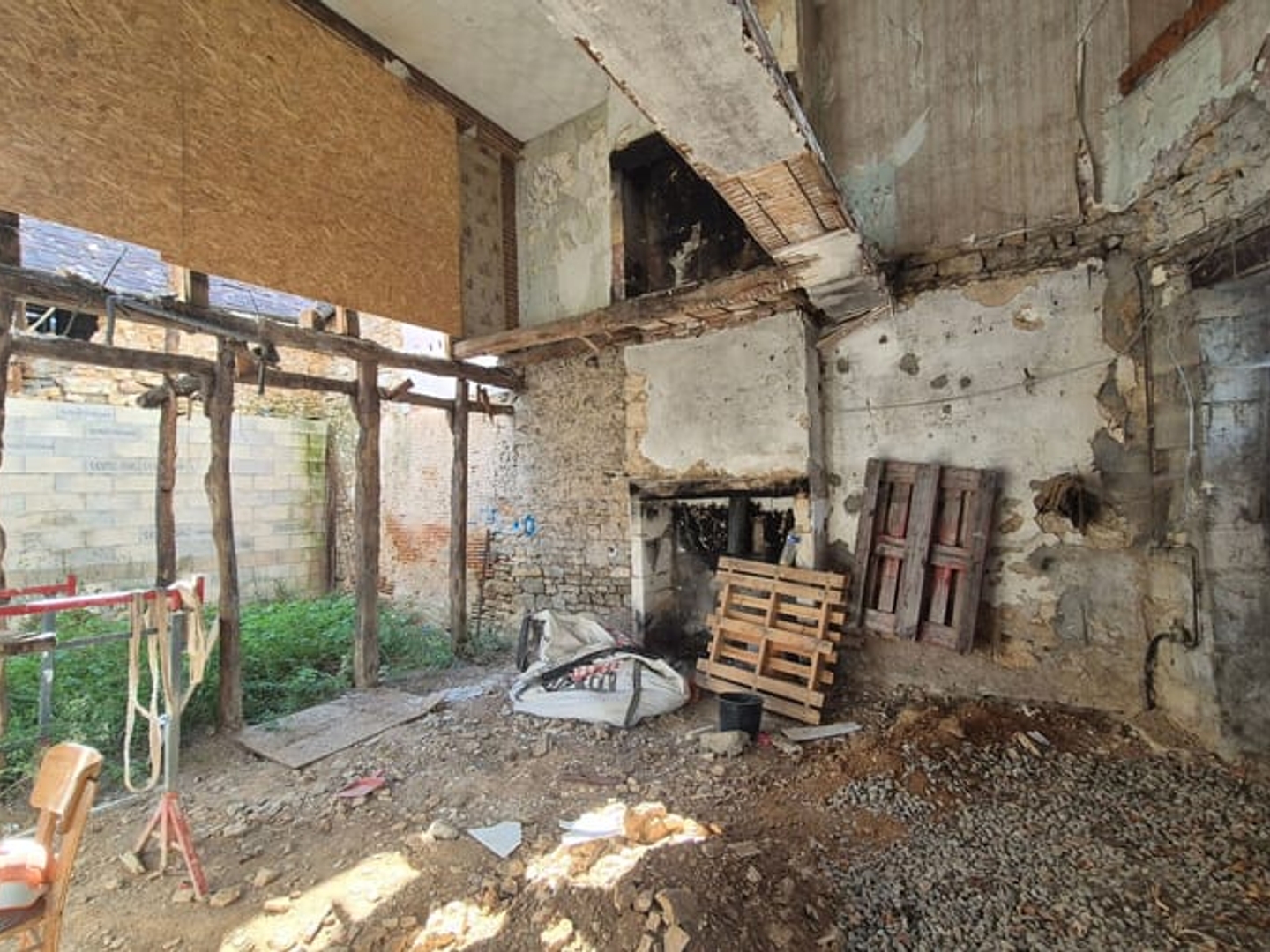 Maison à vendre - 1 pièce - 75m2 - Thenon (24210)