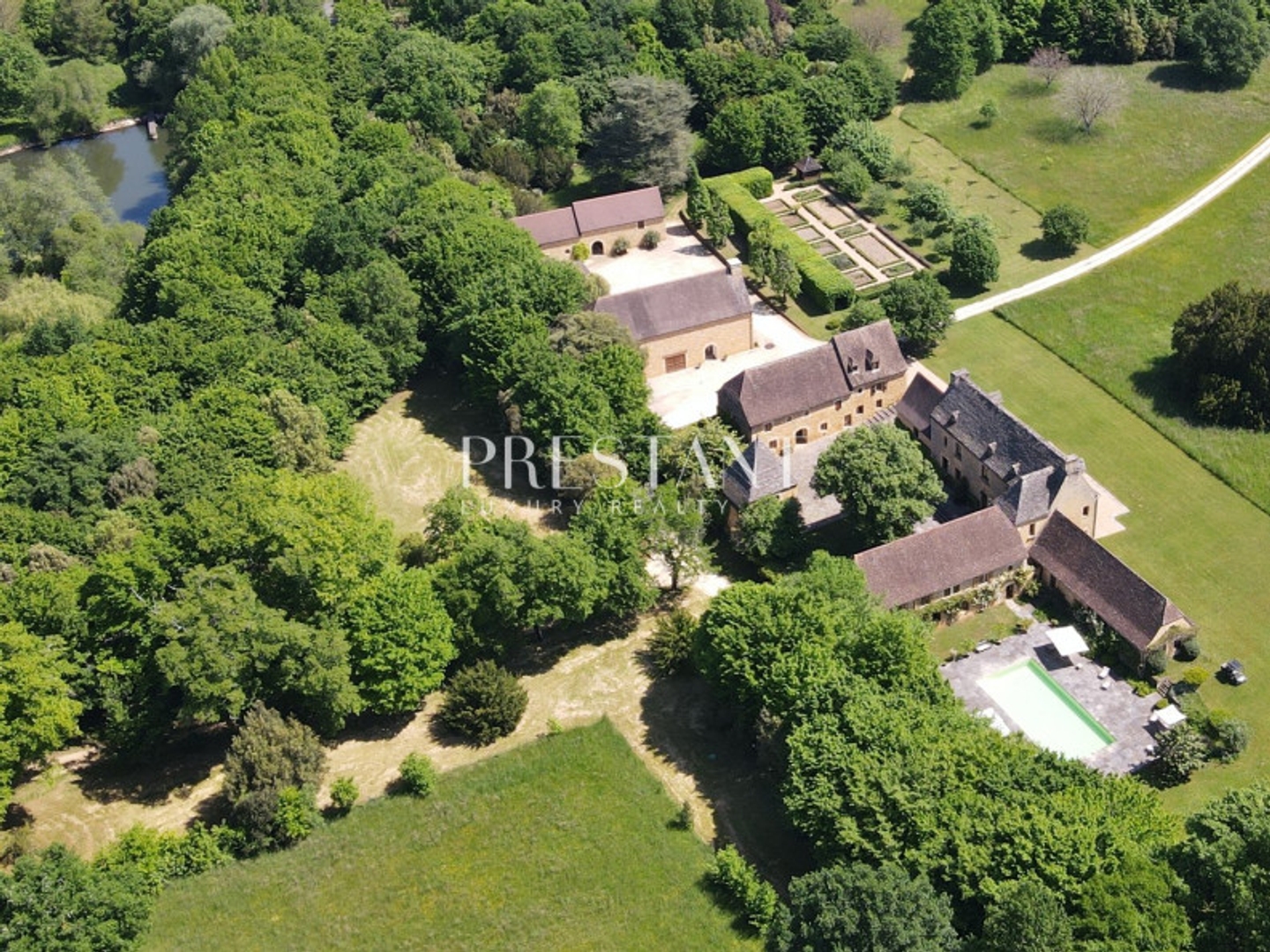 Manoir 8 pièces 680 m²
